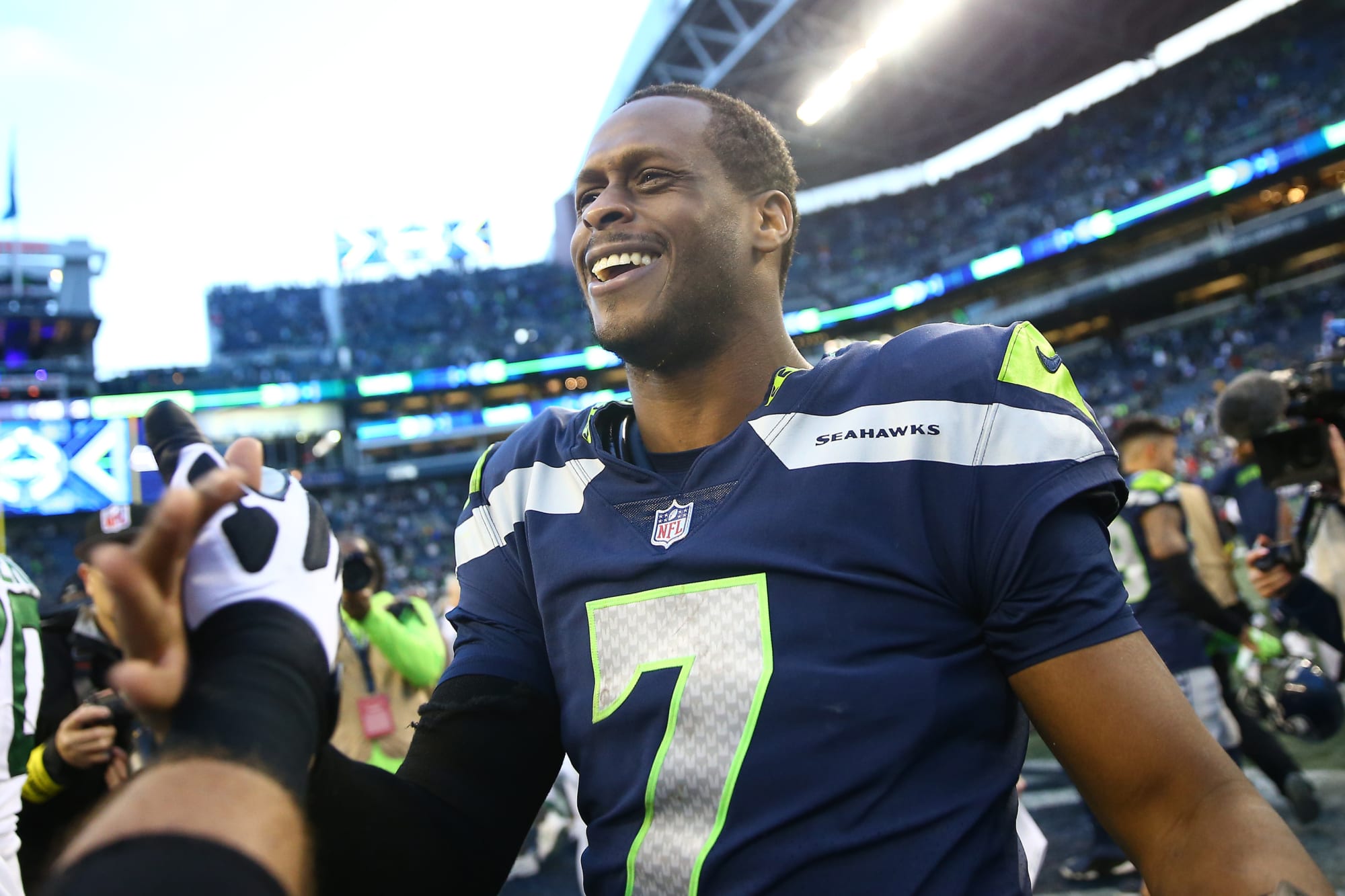 Photo of Geno Smith contract: Seahawks ink QB to win-win deal after resurgent season