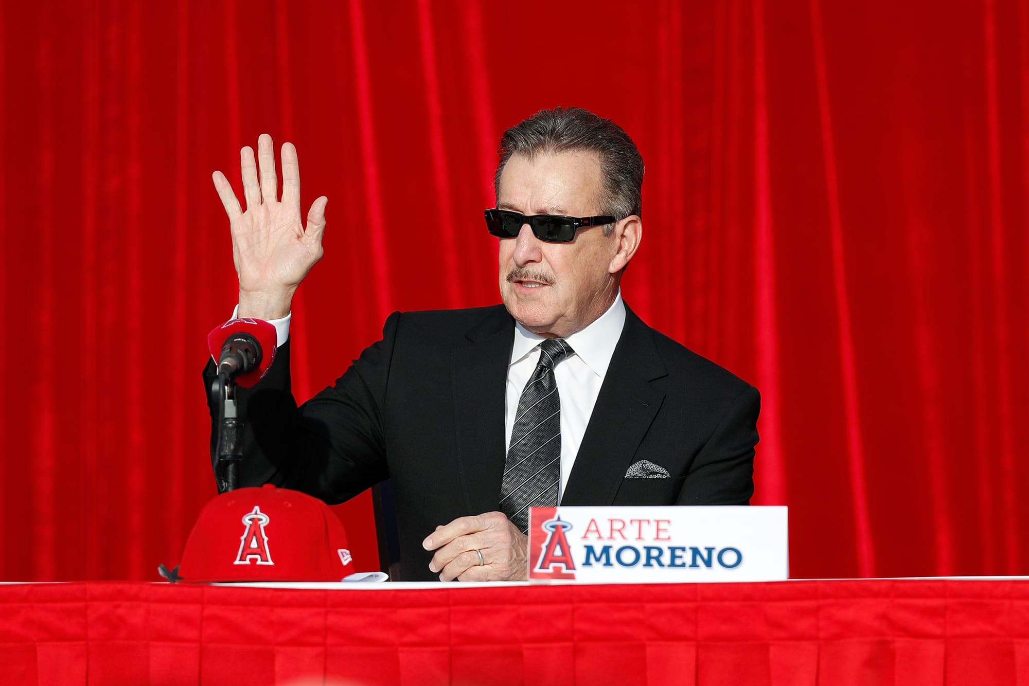 Photo of MLB world reacts to Angels announcement that team won’t be sold
