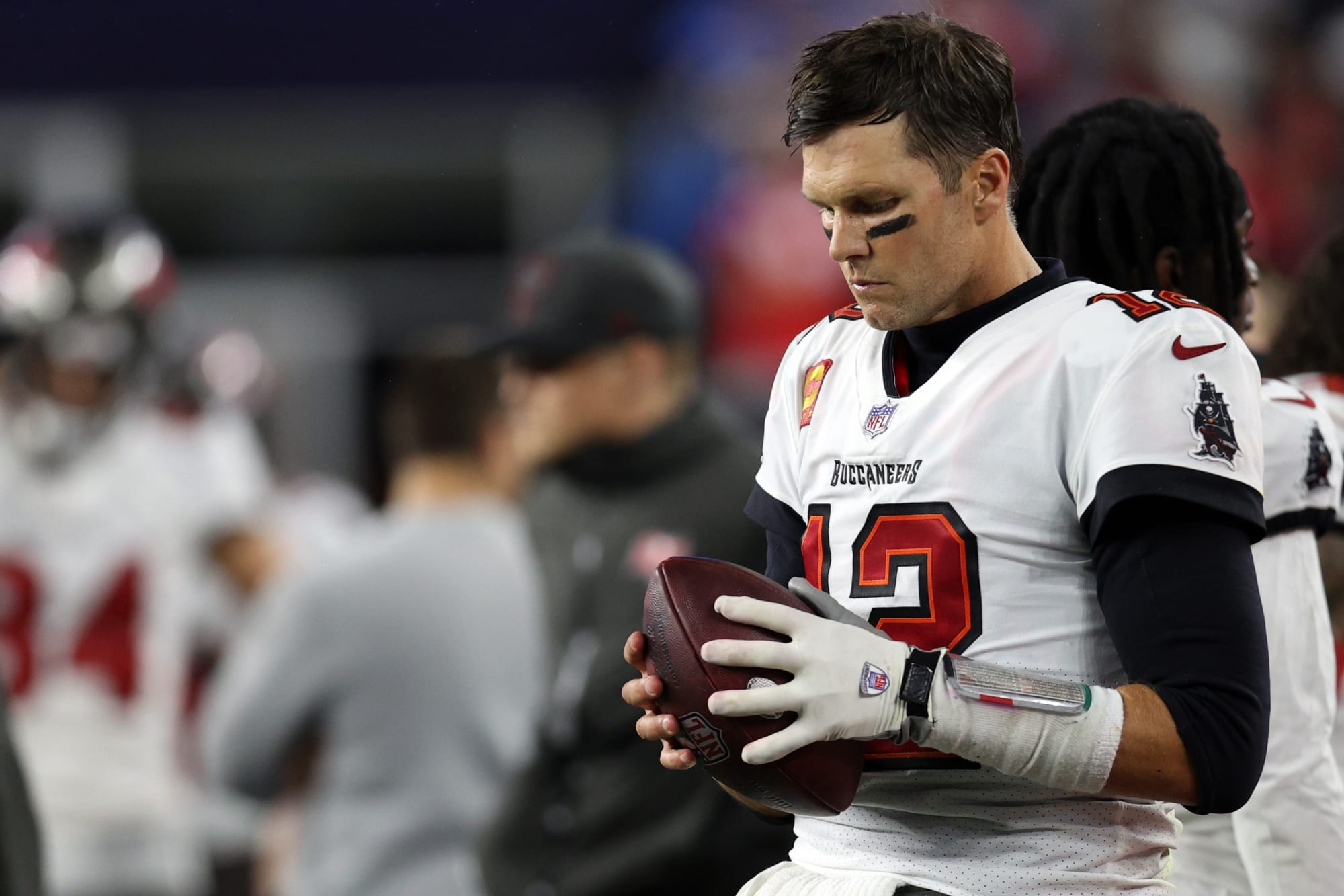 Photo of Former Patriots quarterback fuels Tom Brady return rumors