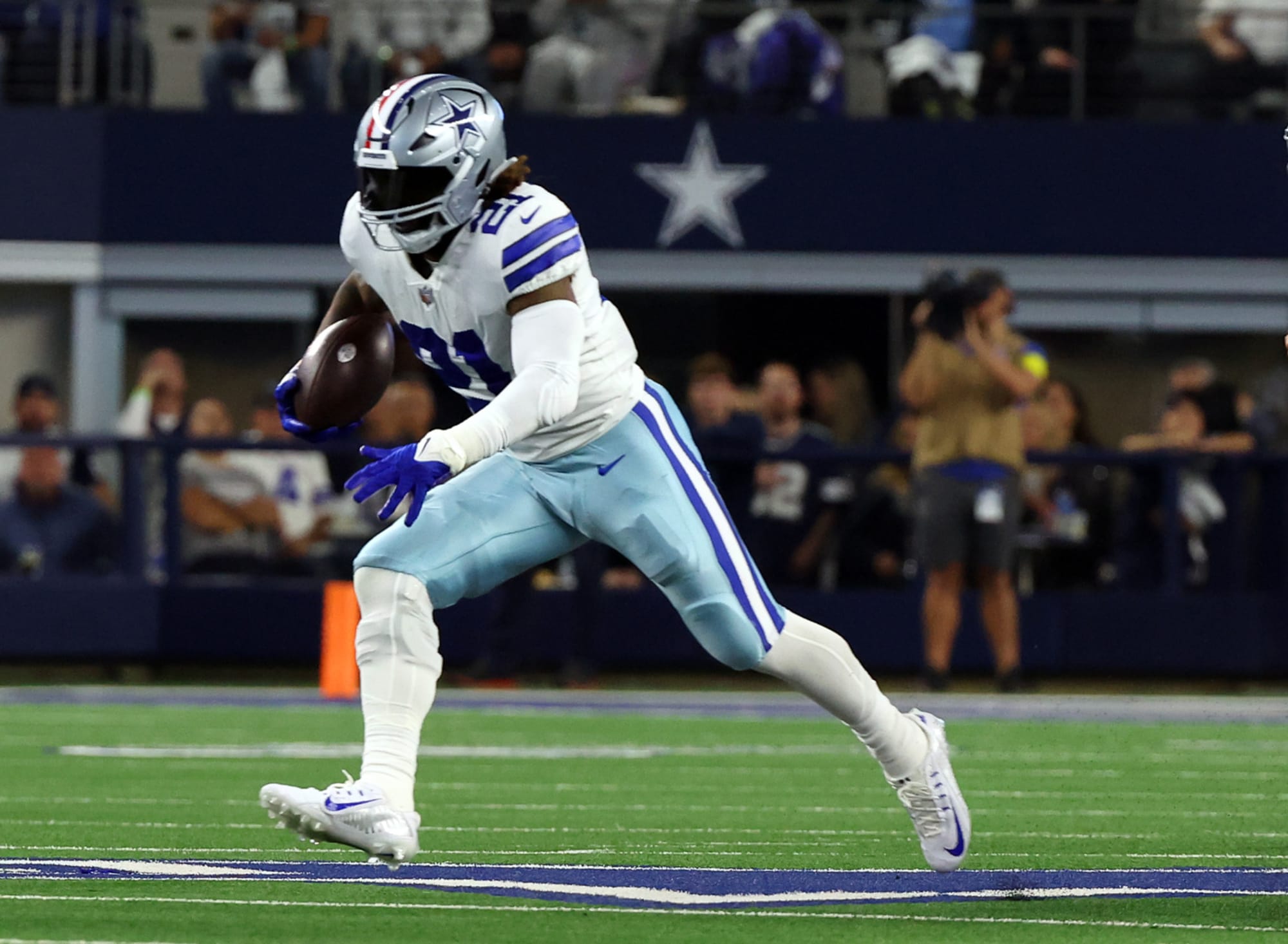 Cowboys Ezekiel Elliott replacement could be a retired all-time great