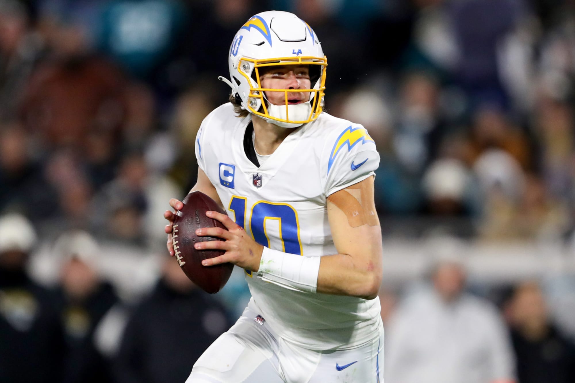 Photo of Chargers GM already backtracking on Justin Herbert extension