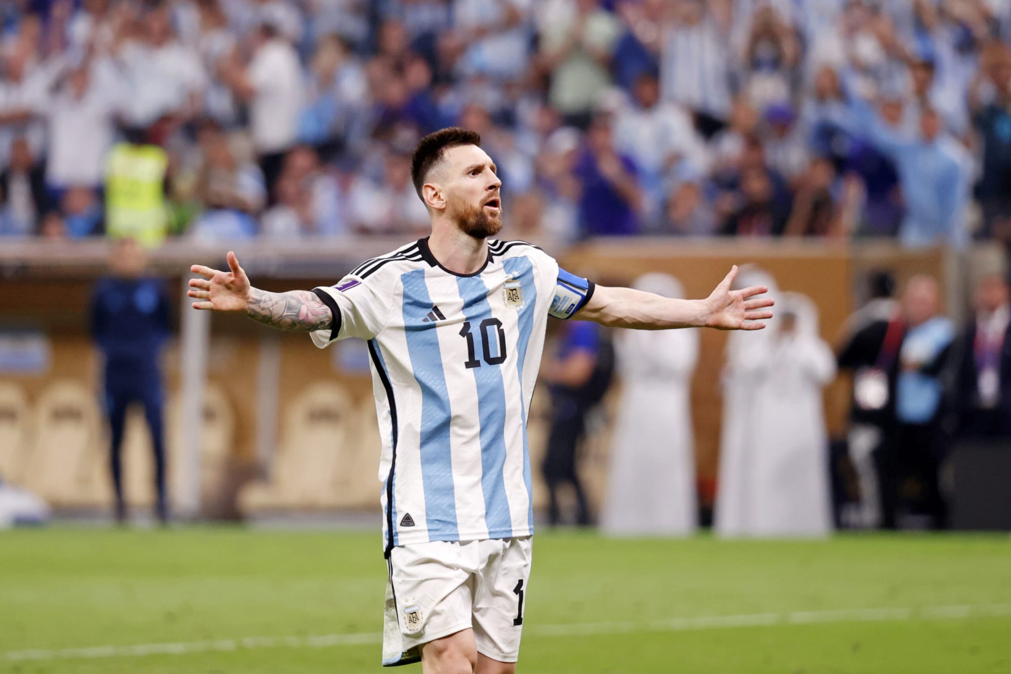Photo of Twitter freaks out as Lionel Messi shockingly signs with MLS club