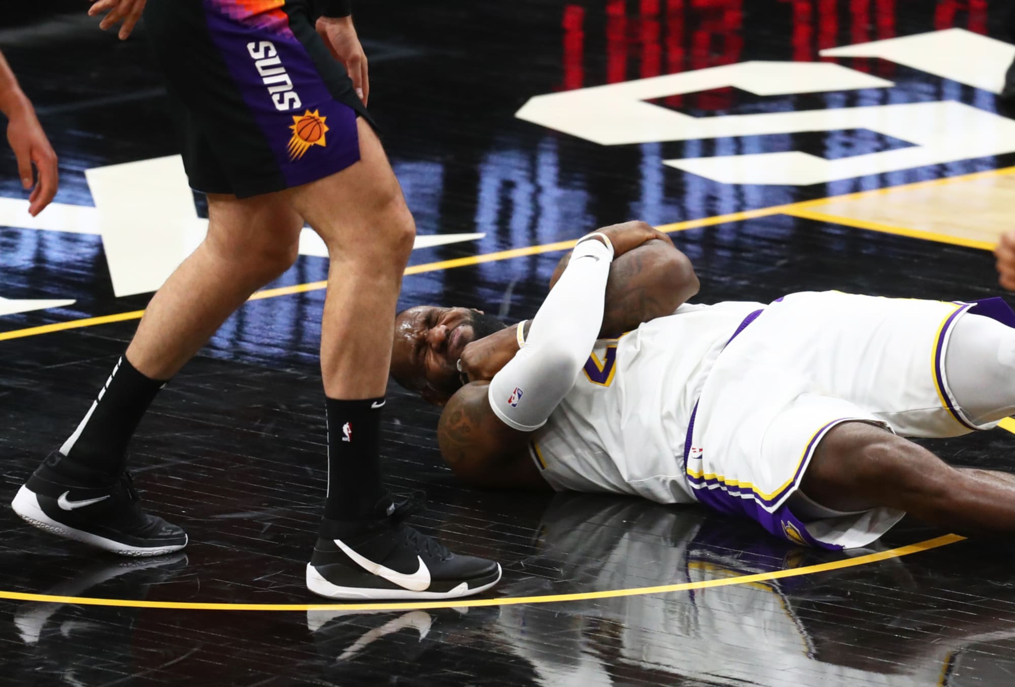 NBA fans once again roast LeBron James after suffering an apparent injury