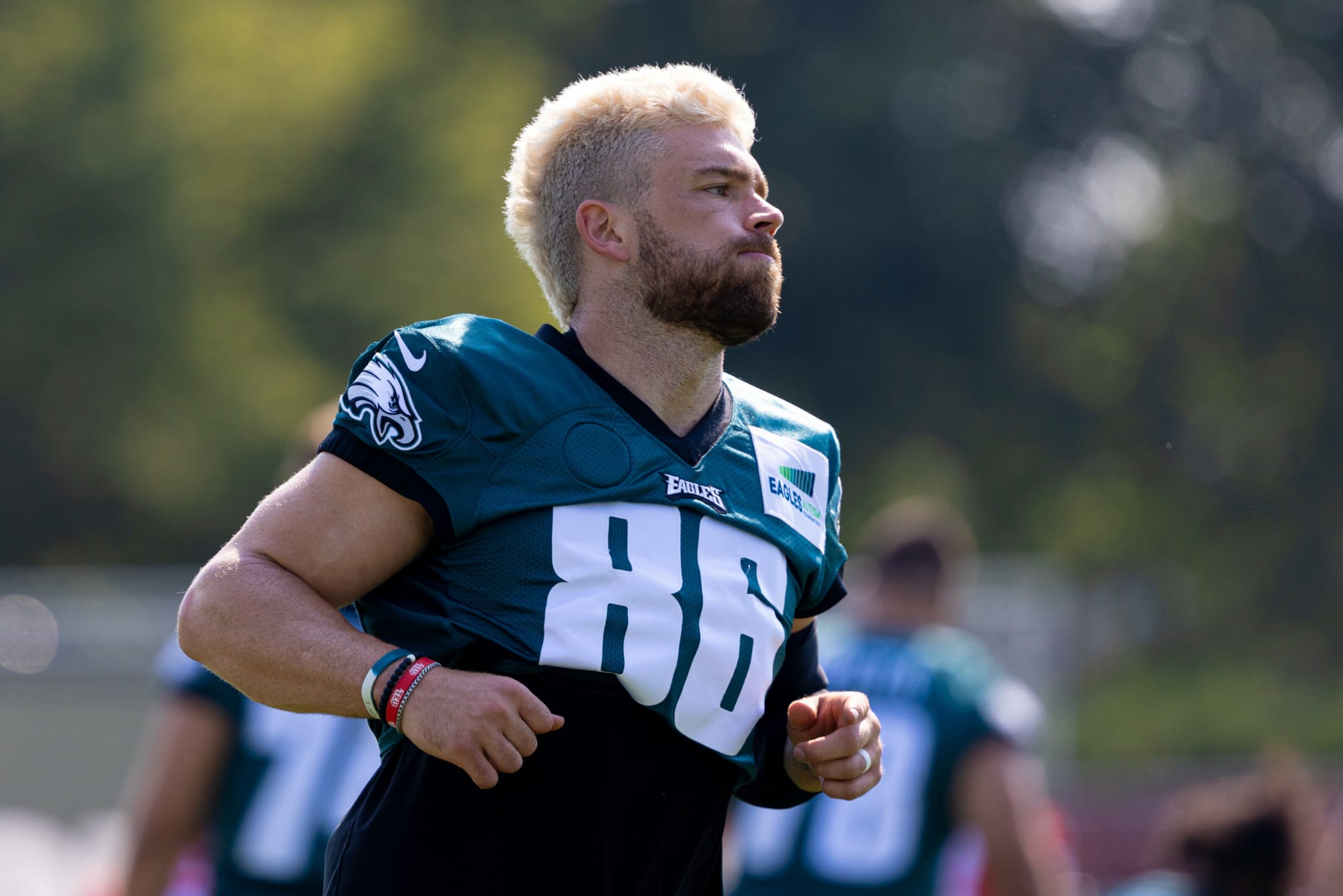 Zach Ertz showed up to Eagles training camp sporting an interesting new