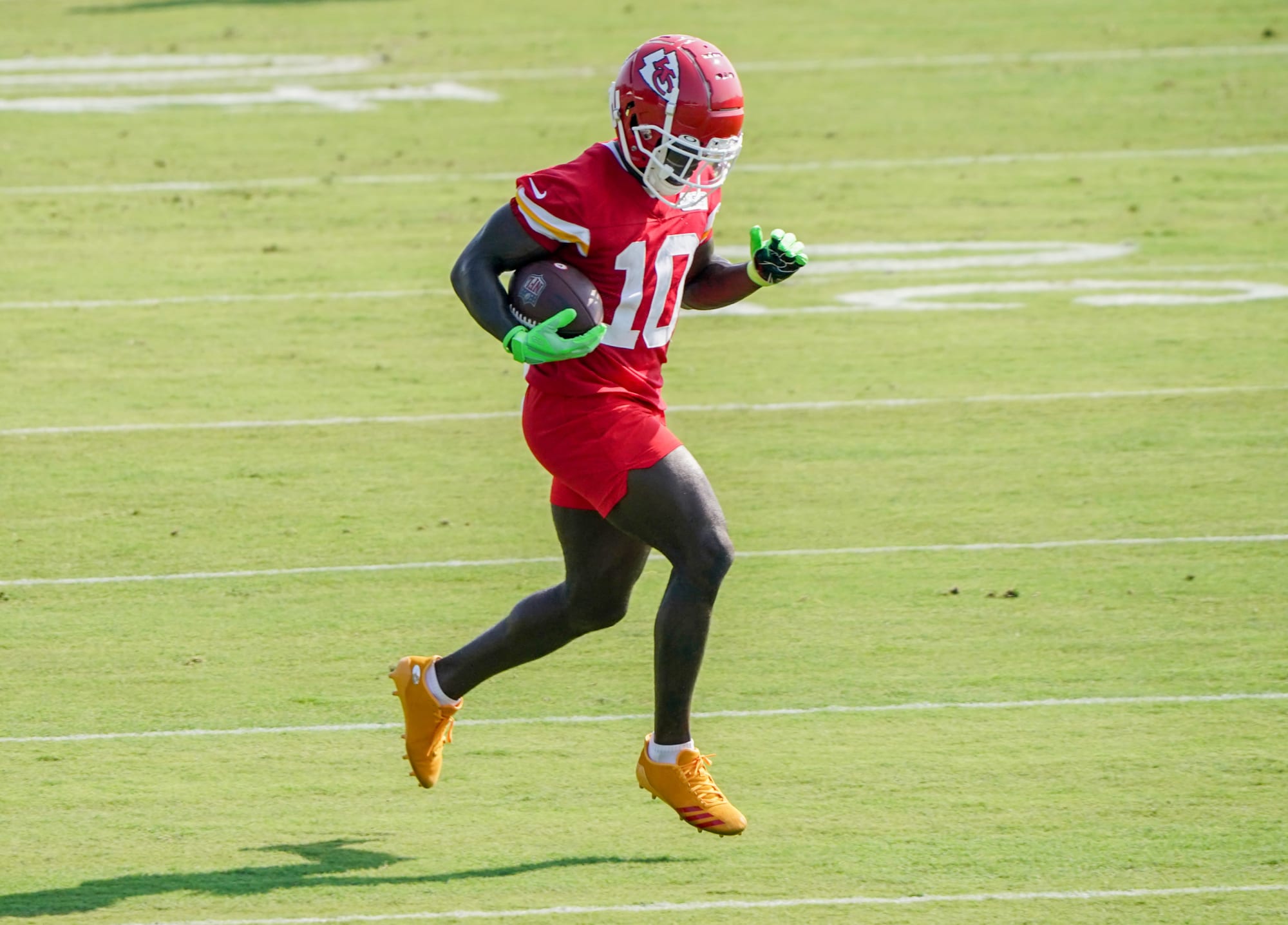 Tyreek Hill trade details: Chiefs deal star wideout to Dolphins in blockbuster