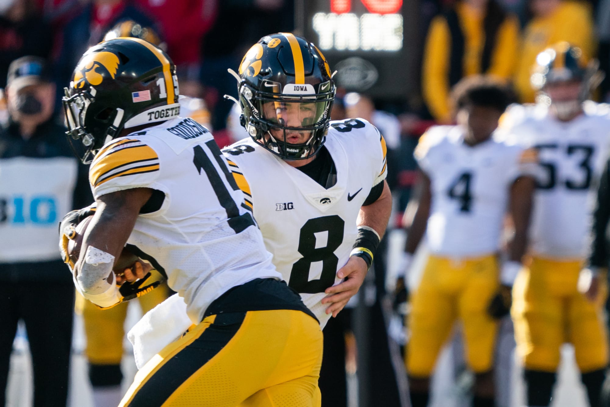2021 bowl projections Iowa projected to meet SEC team in Outback Bowl