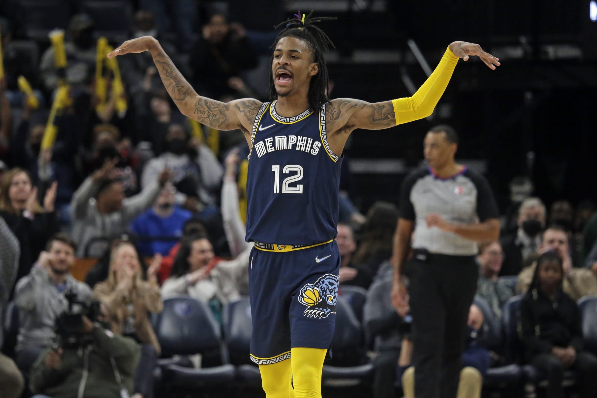 Photo of LeBron James, NFL superstars, NBA Twitter react to Ja Morant heroics to lead Grizzlies to Game 5 win