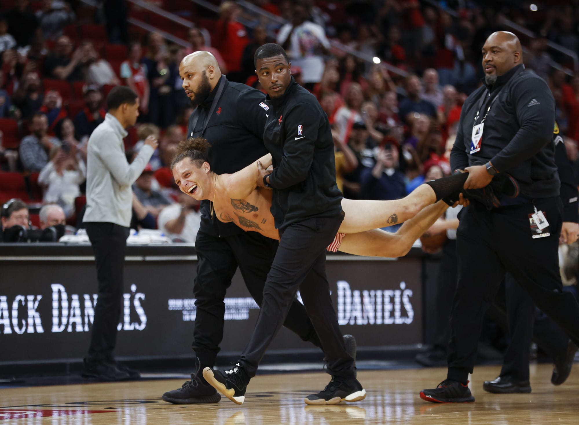 Streaker runs on court docket all the way through Rockets-Kings, will get bodied by means of safety [Video]