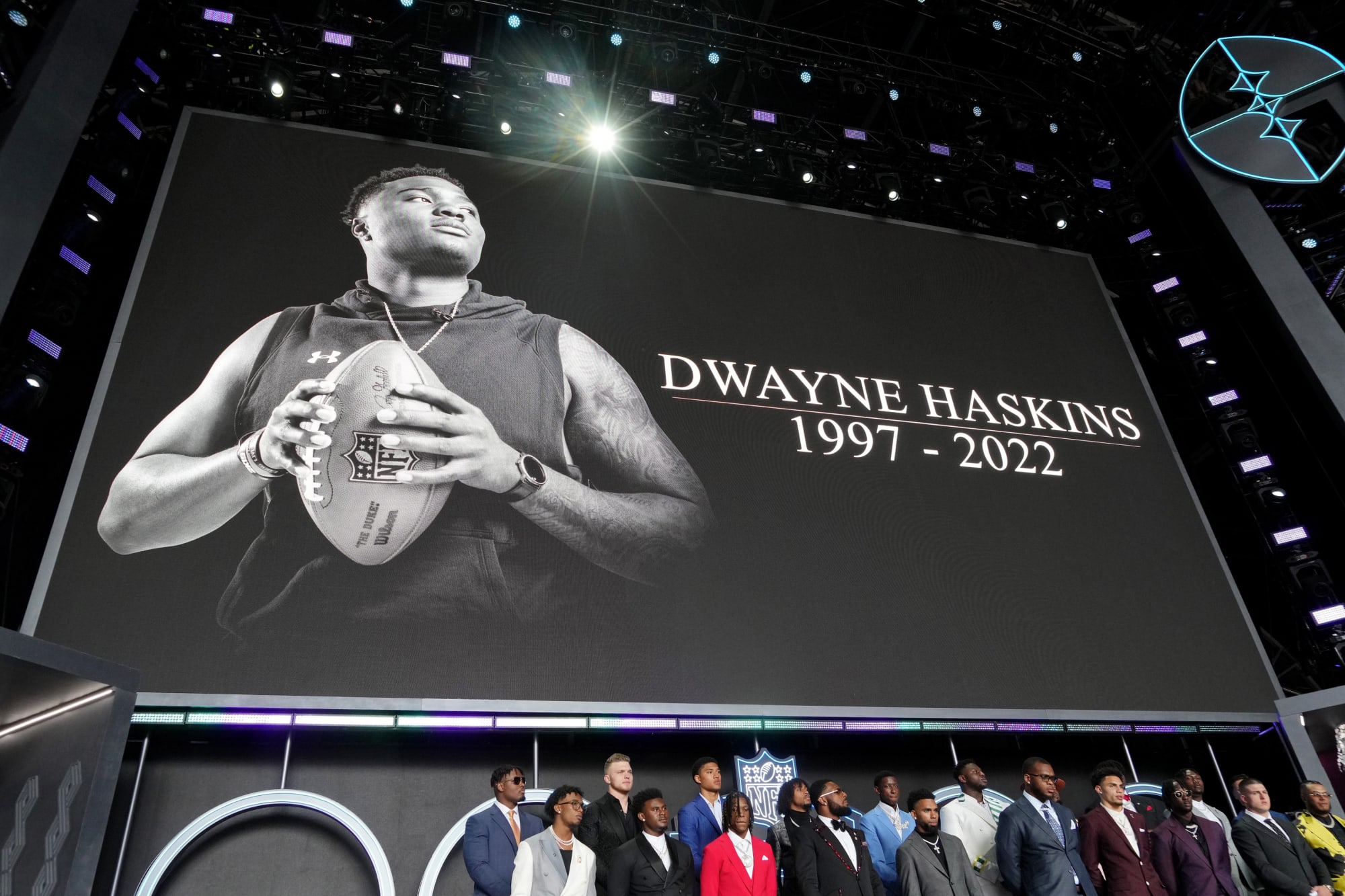 Photo of NFL honors Dwayne Haskins during 2022 NFL Draft [Video]