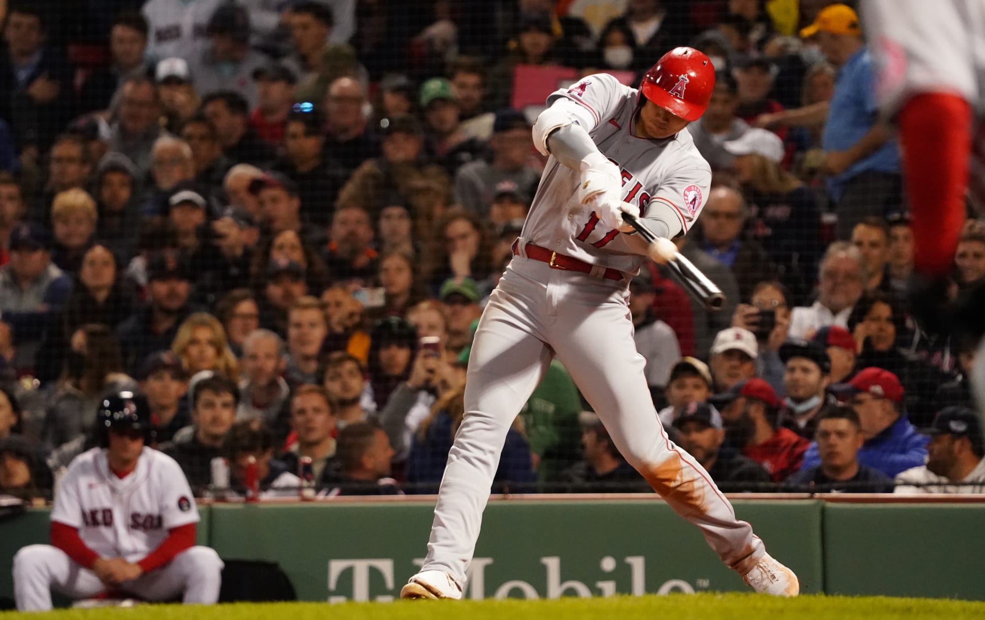 Photo of Shohei Ohtani hits a ball so hard it knocks his own number off the iconic Green Monster
