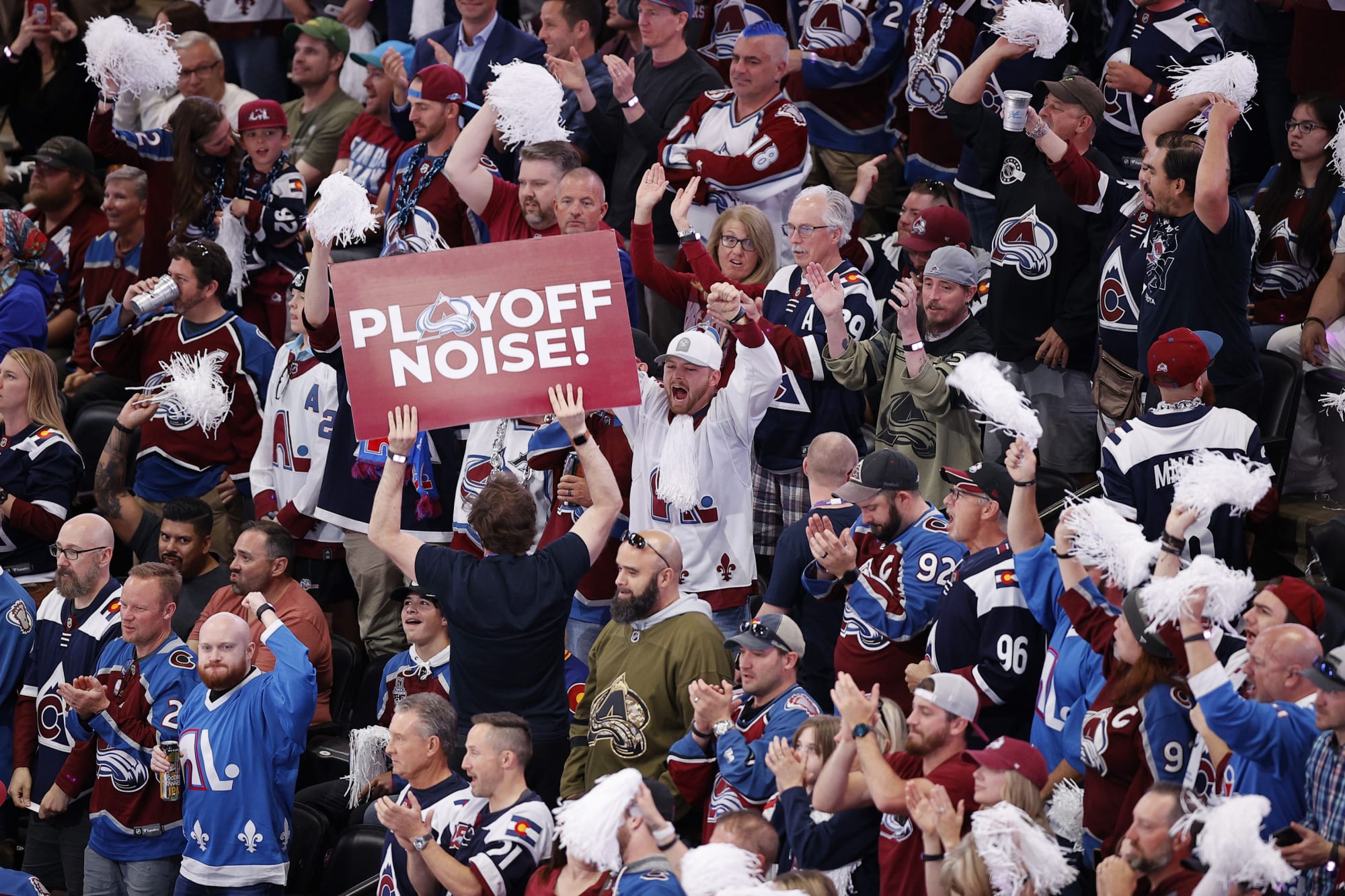 Photo of Here’s why the Avalanche fans sing Blink-182 during games