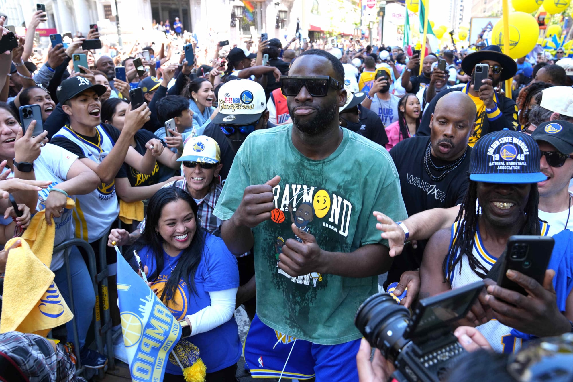 Warriors: 3 funniest moments from Dubs championship parade (NSFW)