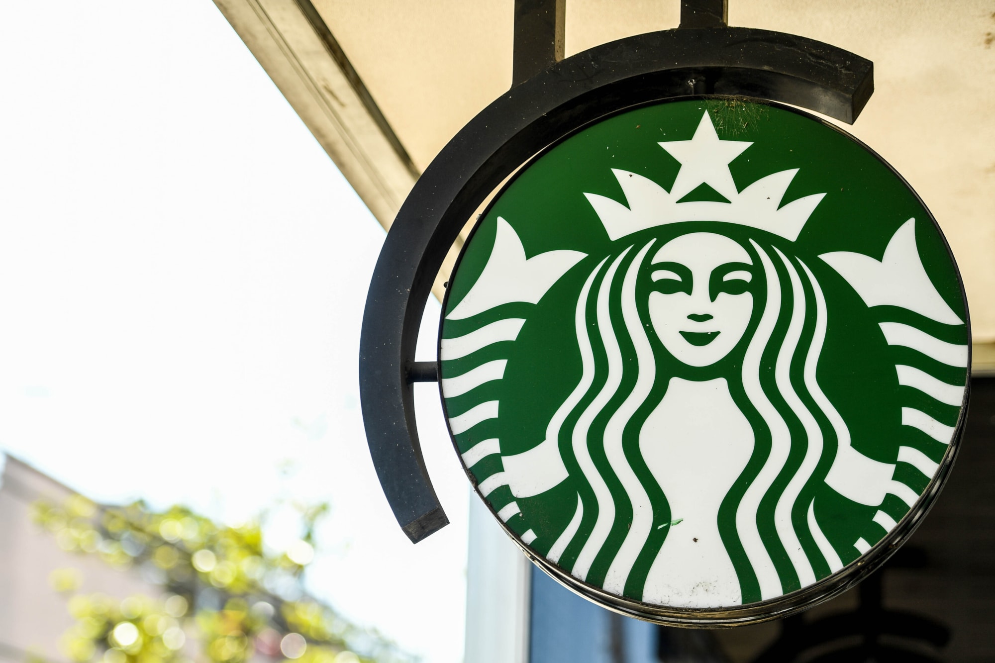 Is Starbucks open on Christmas Eve? [Updated December 2022]
