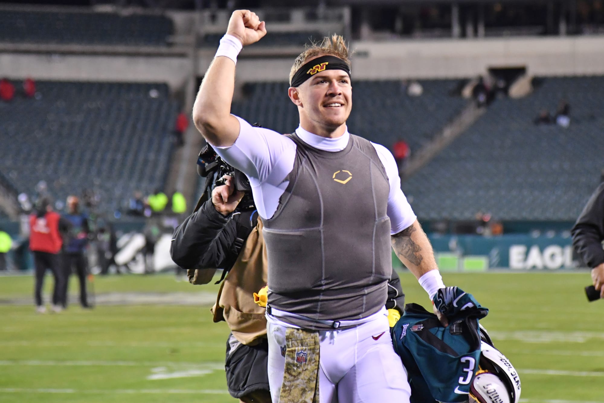 Photo of Vikings DB calls out Taylor Heinicke for stealing Kirk Cousins’ postgame vibes