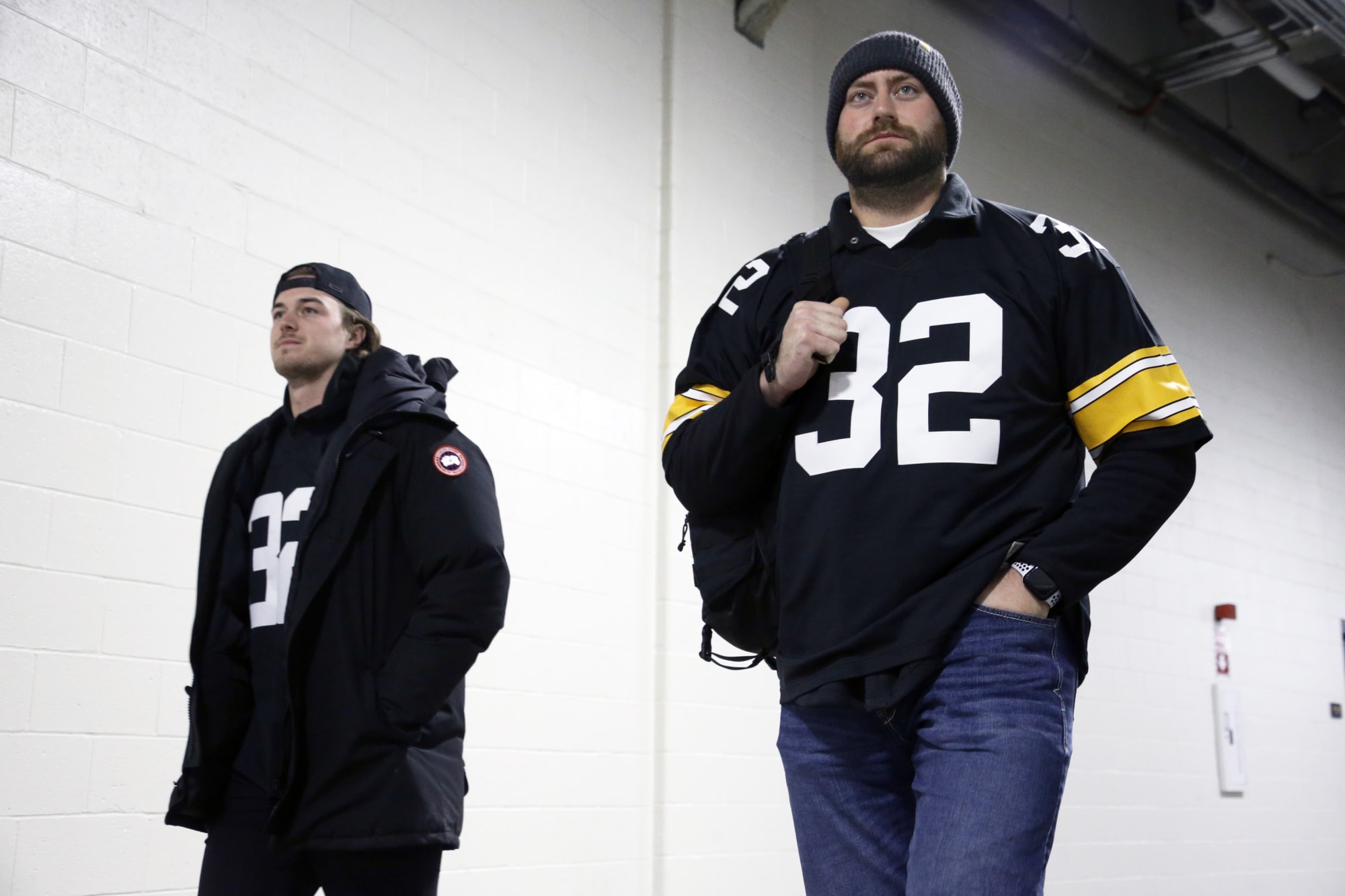 Photo of Look: Steelers honor late Franco Harris with iconic pregame gesture