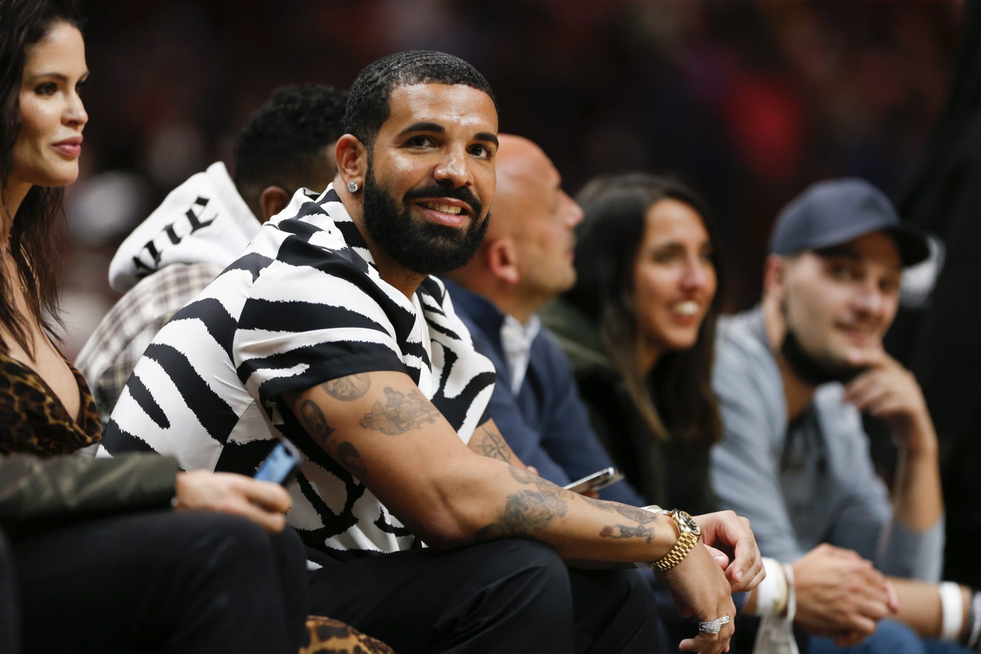 Photo of Drake puts down a HUGE National Championship bet