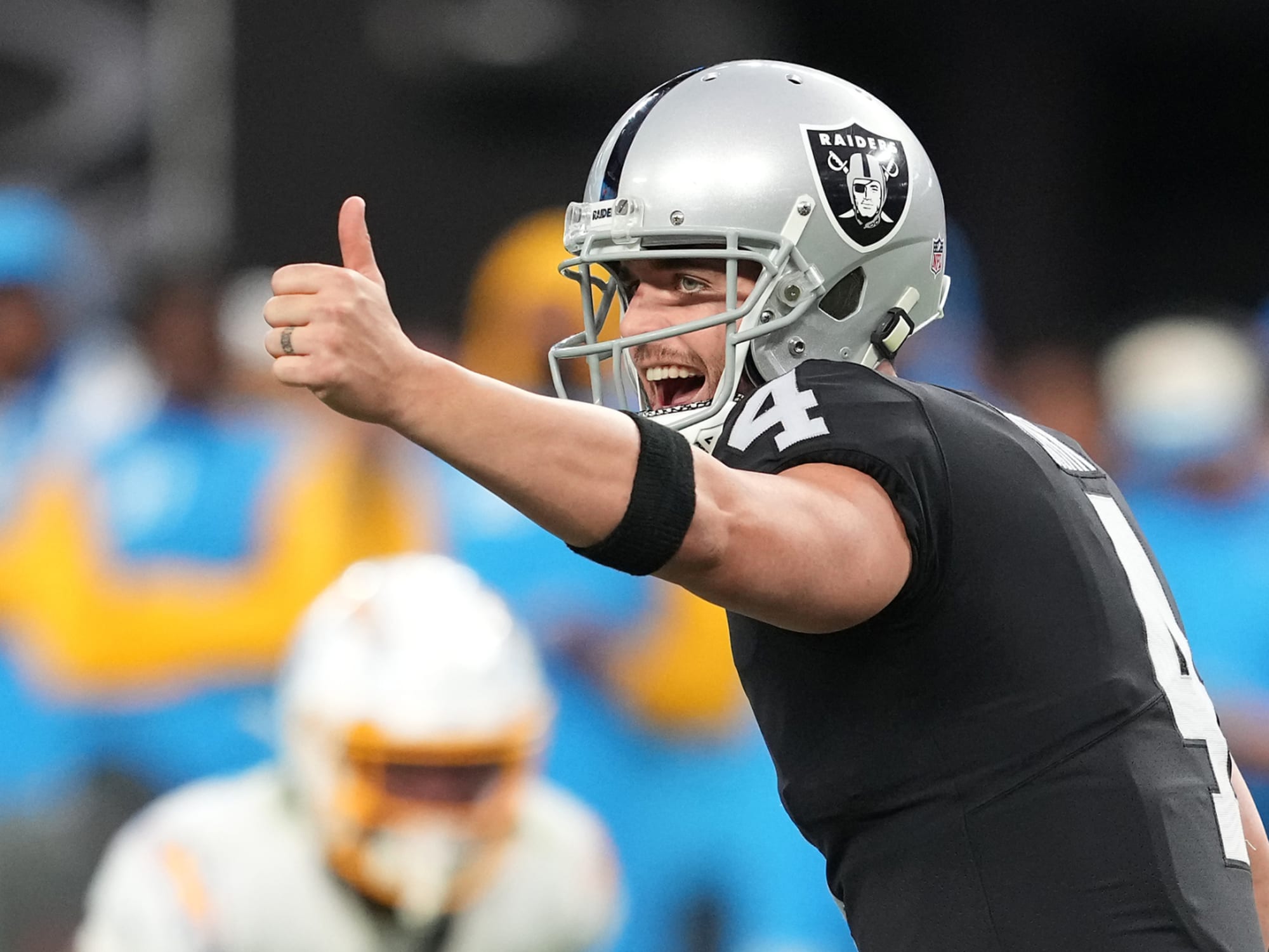 Photo of Best memes and tweets after Derek Carr leaves Jets in the dust