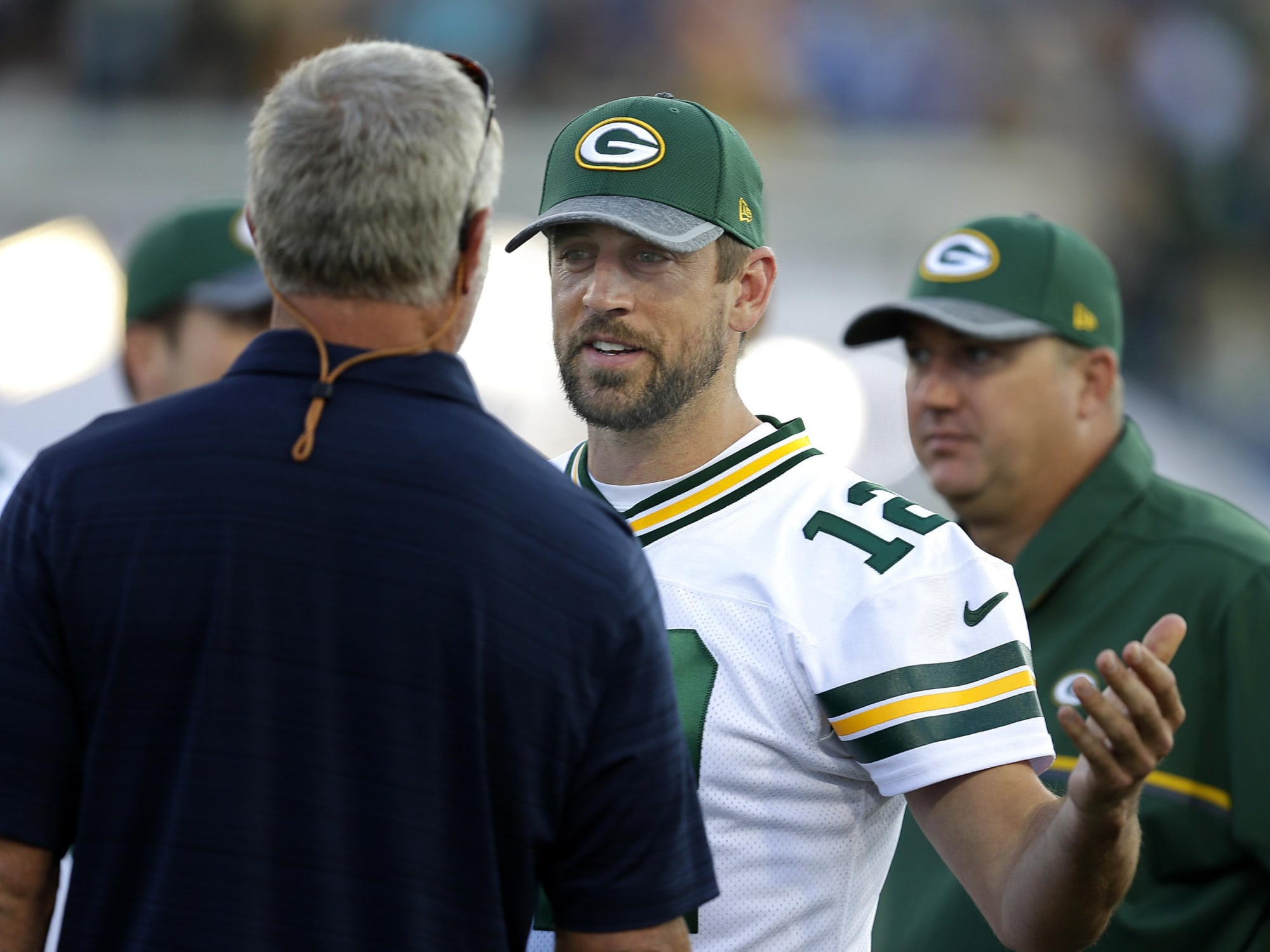 Photo of Former Packers exec reveals big difference between Aaron Rodgers and Brett Favre trades