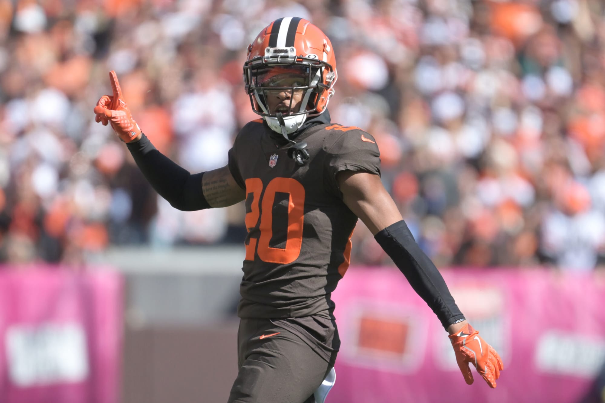 Browns CB robbed at gunpoint day after RB’s car stolen