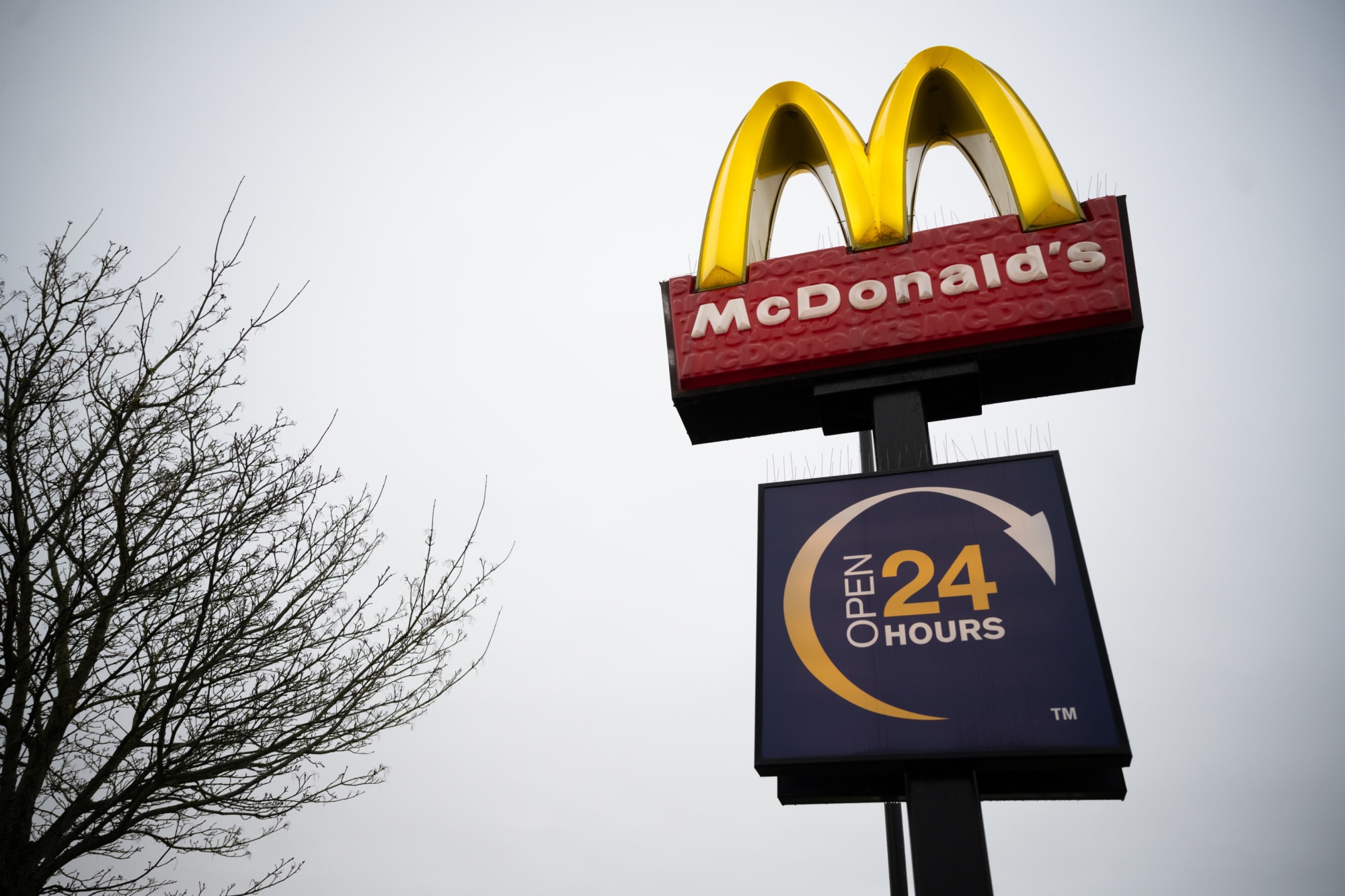 Are McDonald's restaurants open on Christmas Eve 2020?