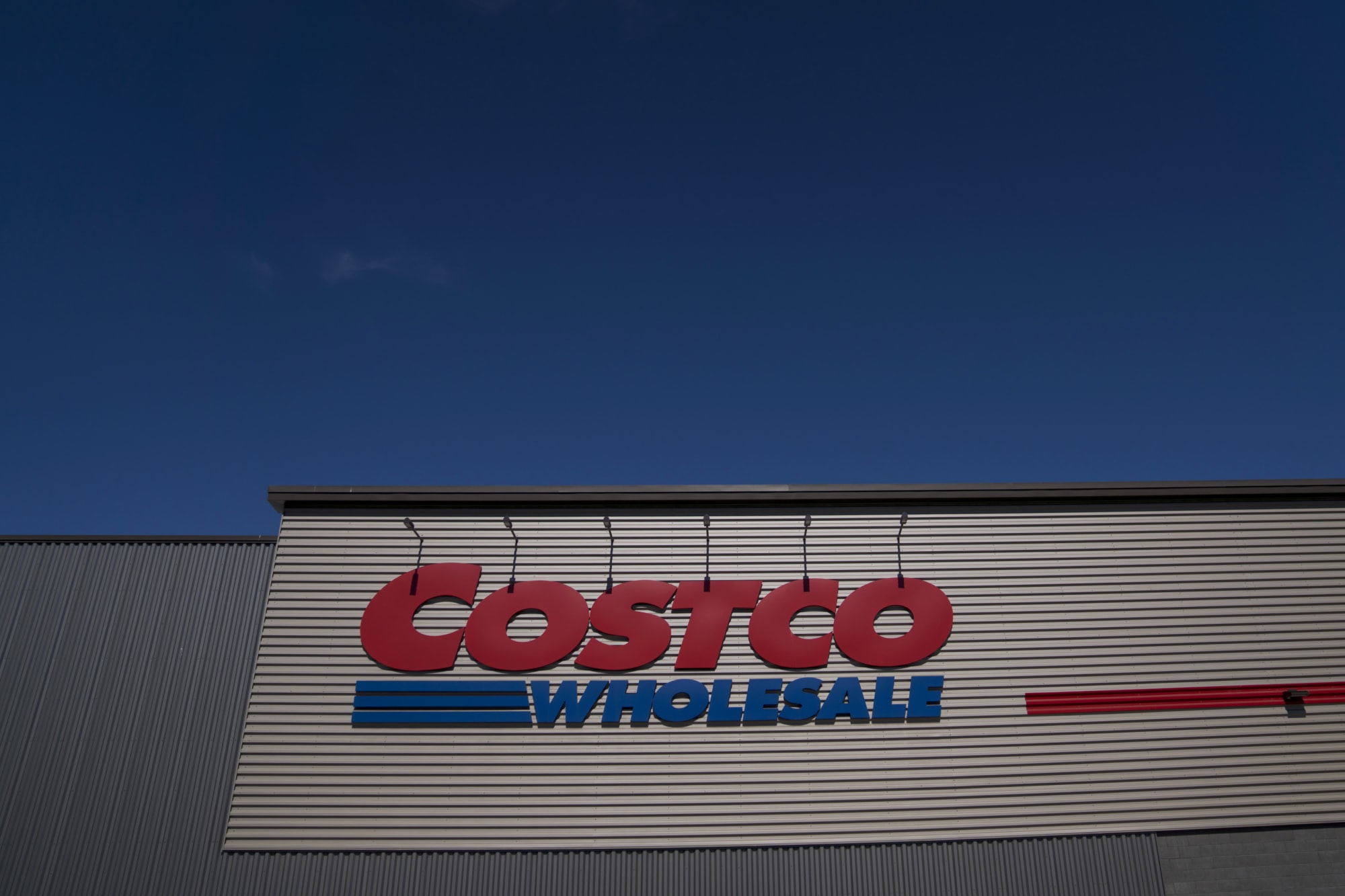 When does Costco close on Christmas Eve 2022?