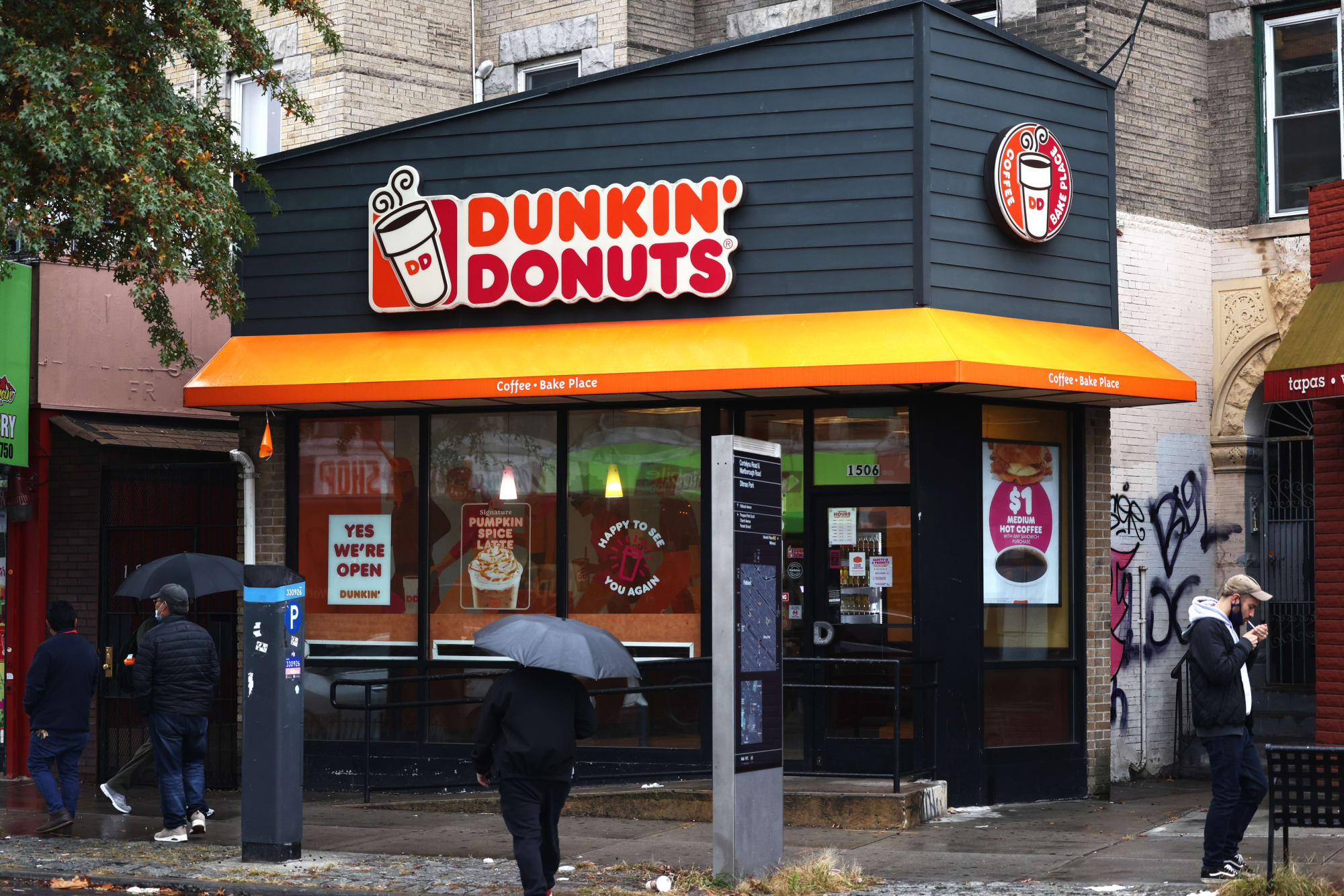 Is Dunkin open on Christmas Day 2021?