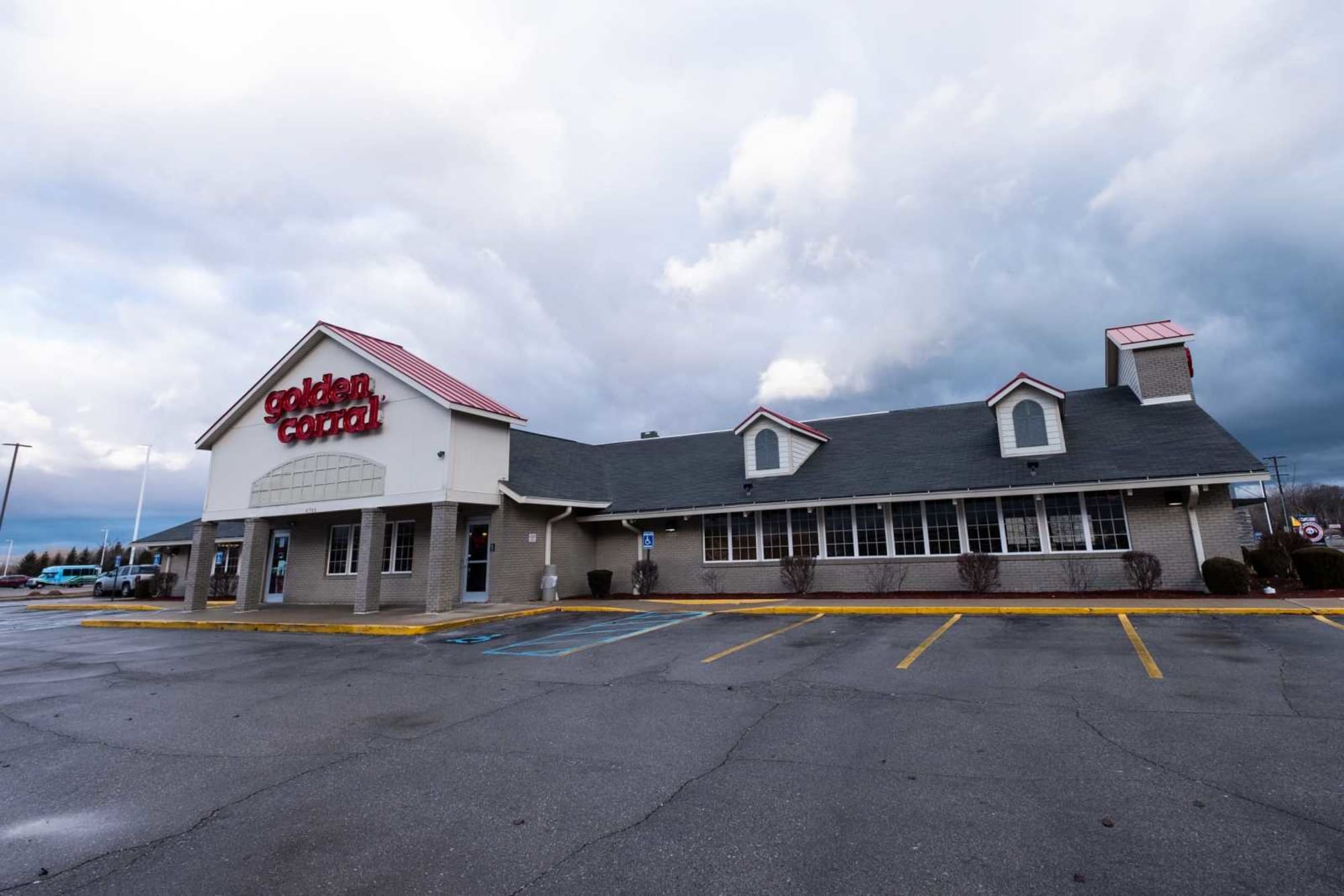 Is Golden Corral open today, Christmas Day 2020?