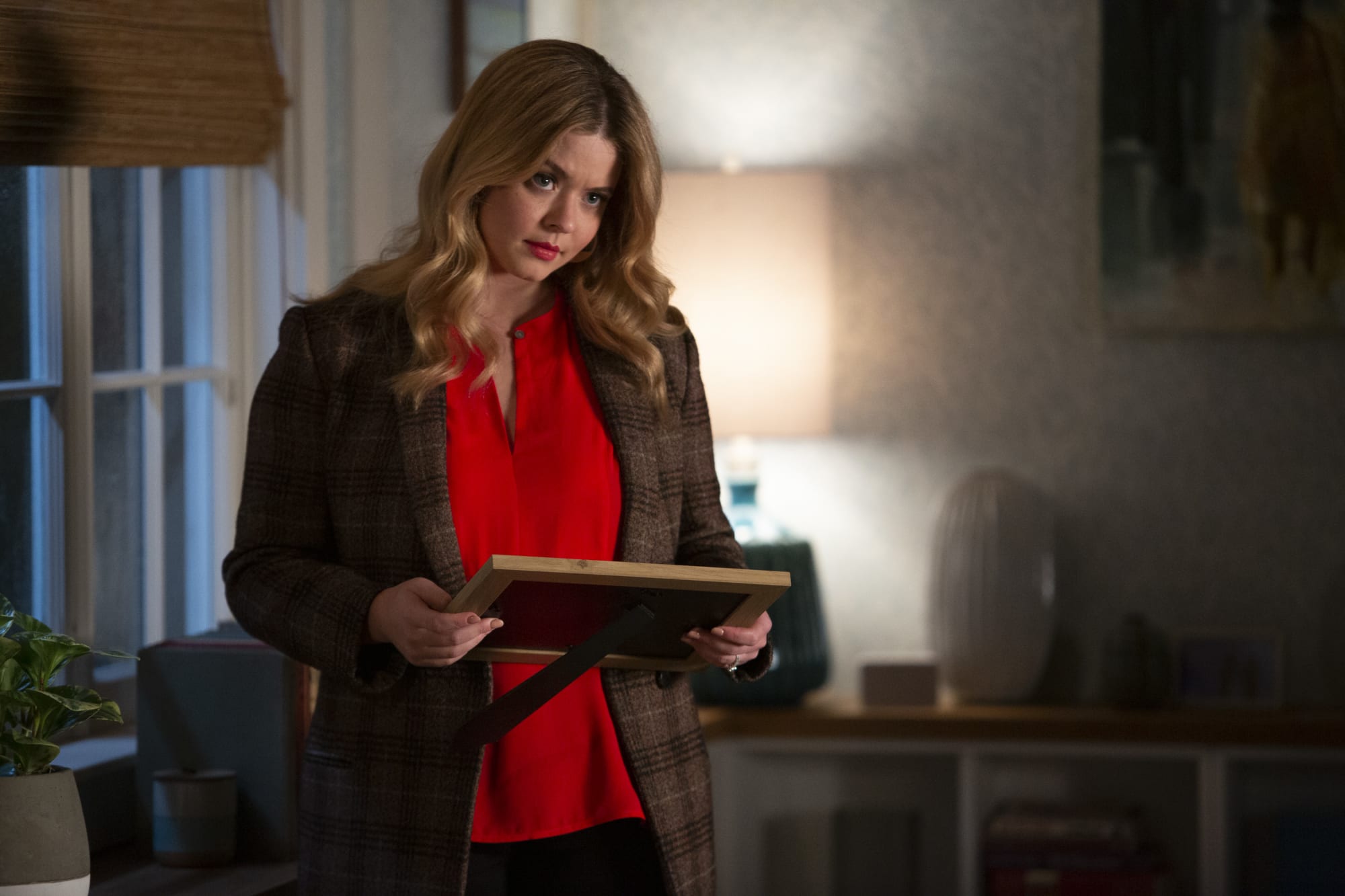 How can I watch Pretty Little Liars: The Perfectionists S1E4 live online?