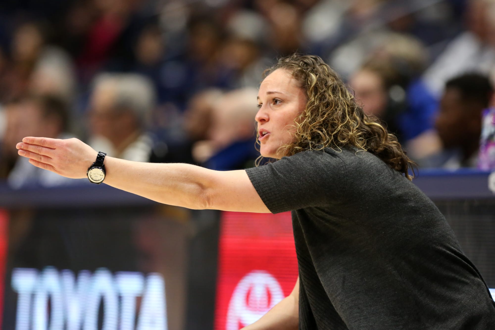 Women's basketball news: Three teams with questions to answer