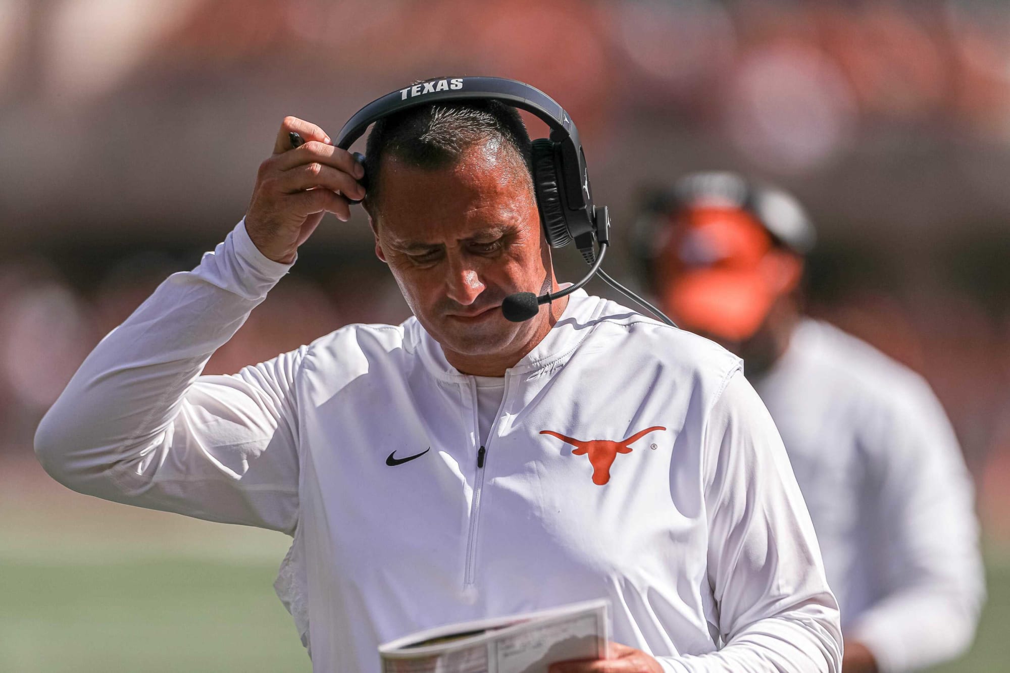 Texas' 2024 recruiting class ranks in the top 2 in the country