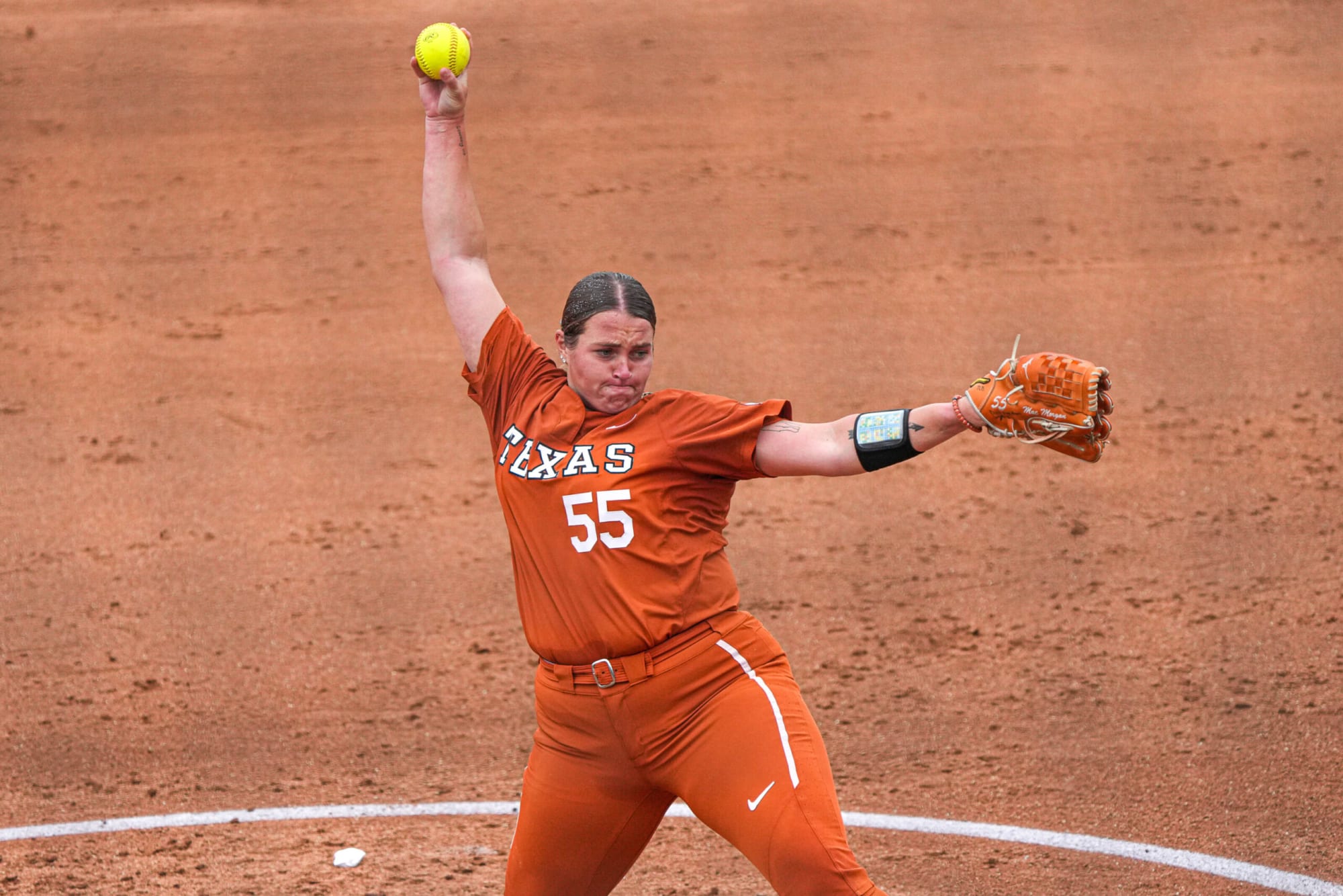 Texas softball drops Game 1 in Super Regional to No. 4 Tennessee