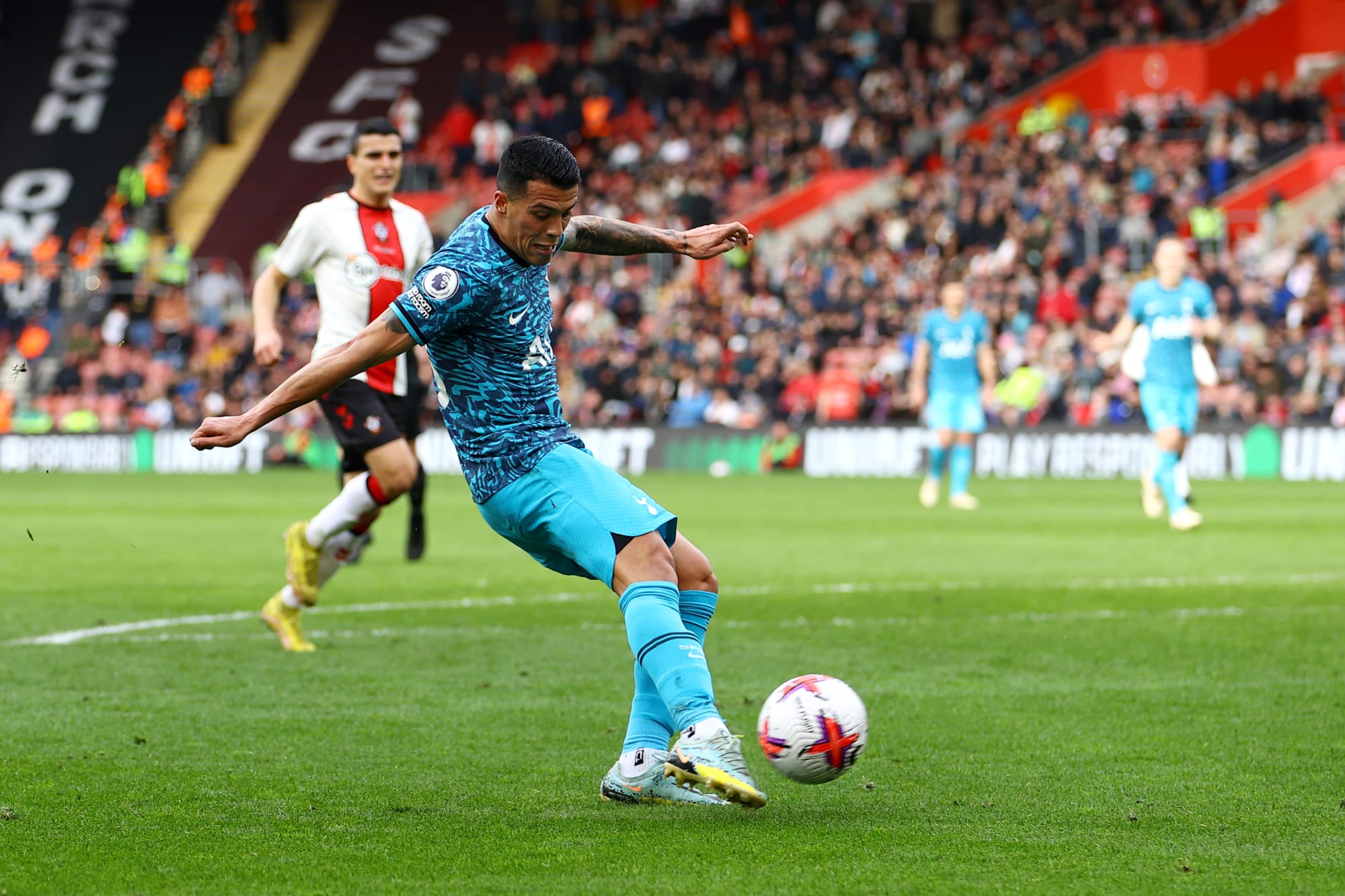 Tottenham capitulation at Southampton dampens top four hopes