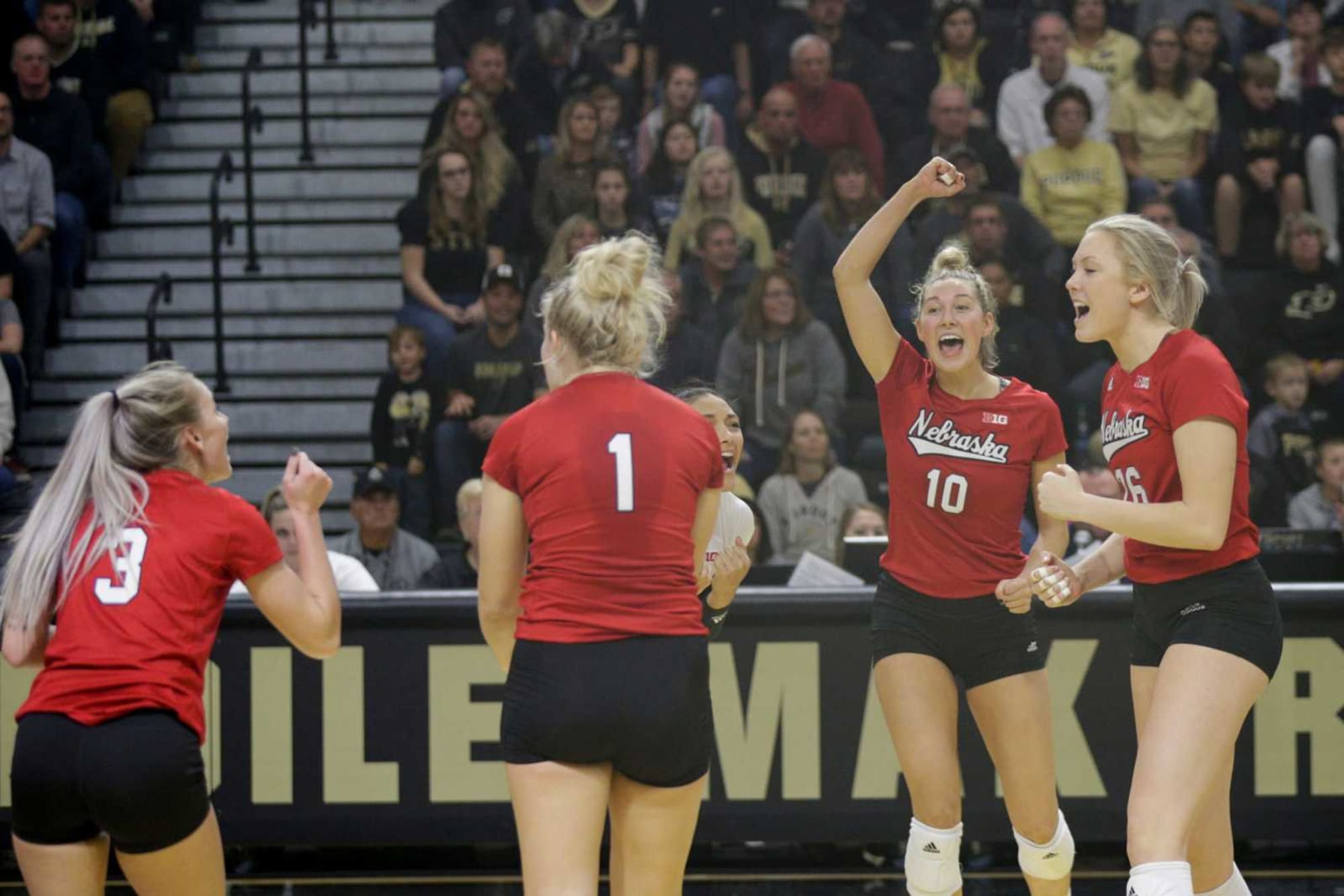 Nebraska Volleyball Display Same Old Grit In Stunning Comeback Win