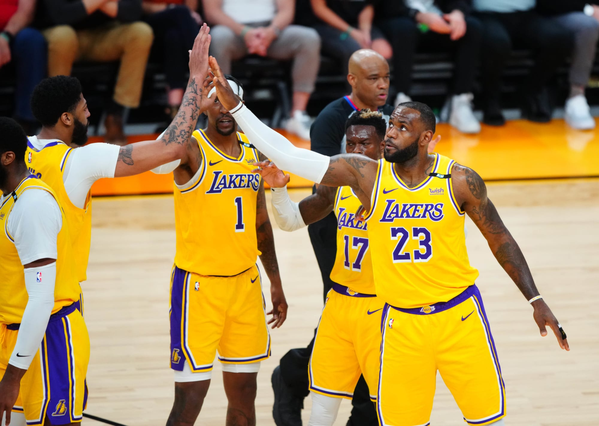 Los Angeles Lakers survive Game 2 to even the series with Phoenix Suns