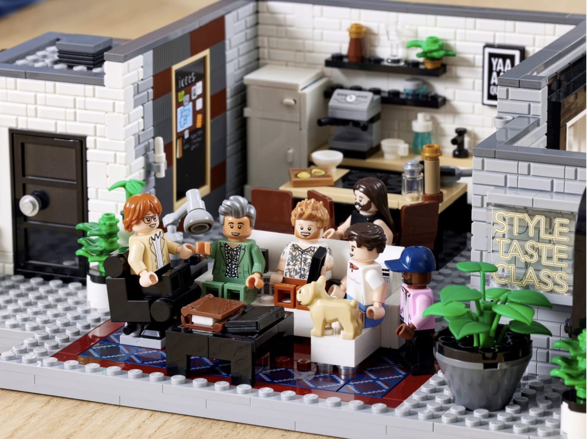 Photo of Recréez le loft Fab 5 de Queer Eye de Netflix avec cet ensemble LEGO