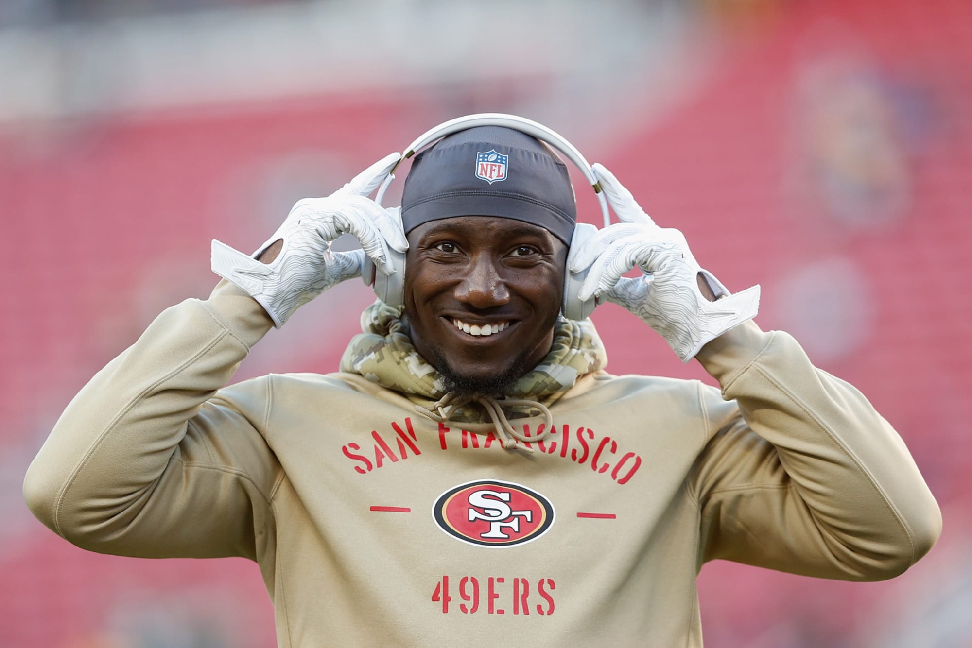Deebo Samuel does 49ers a solid, shows up at training camp