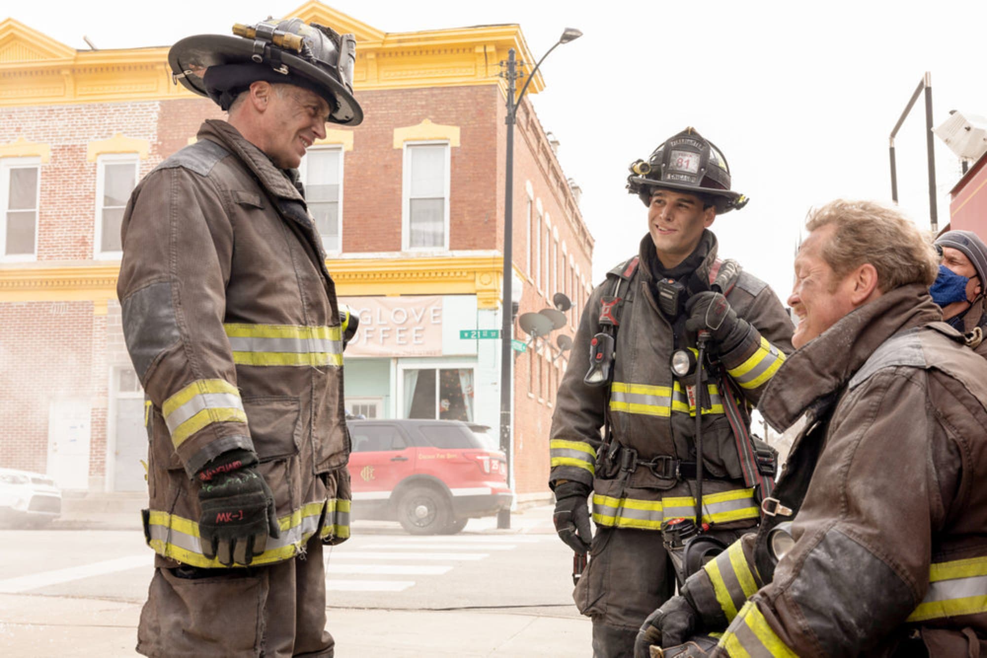 are any of the actors on chicago fire actual firefighters