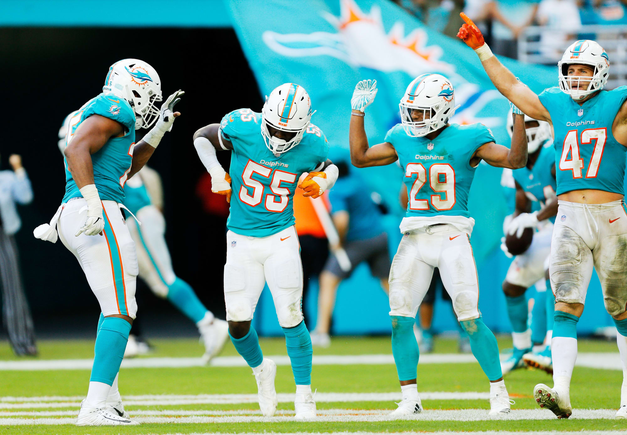 Miami Dolphins keep playoff hopes alive with AFC East win