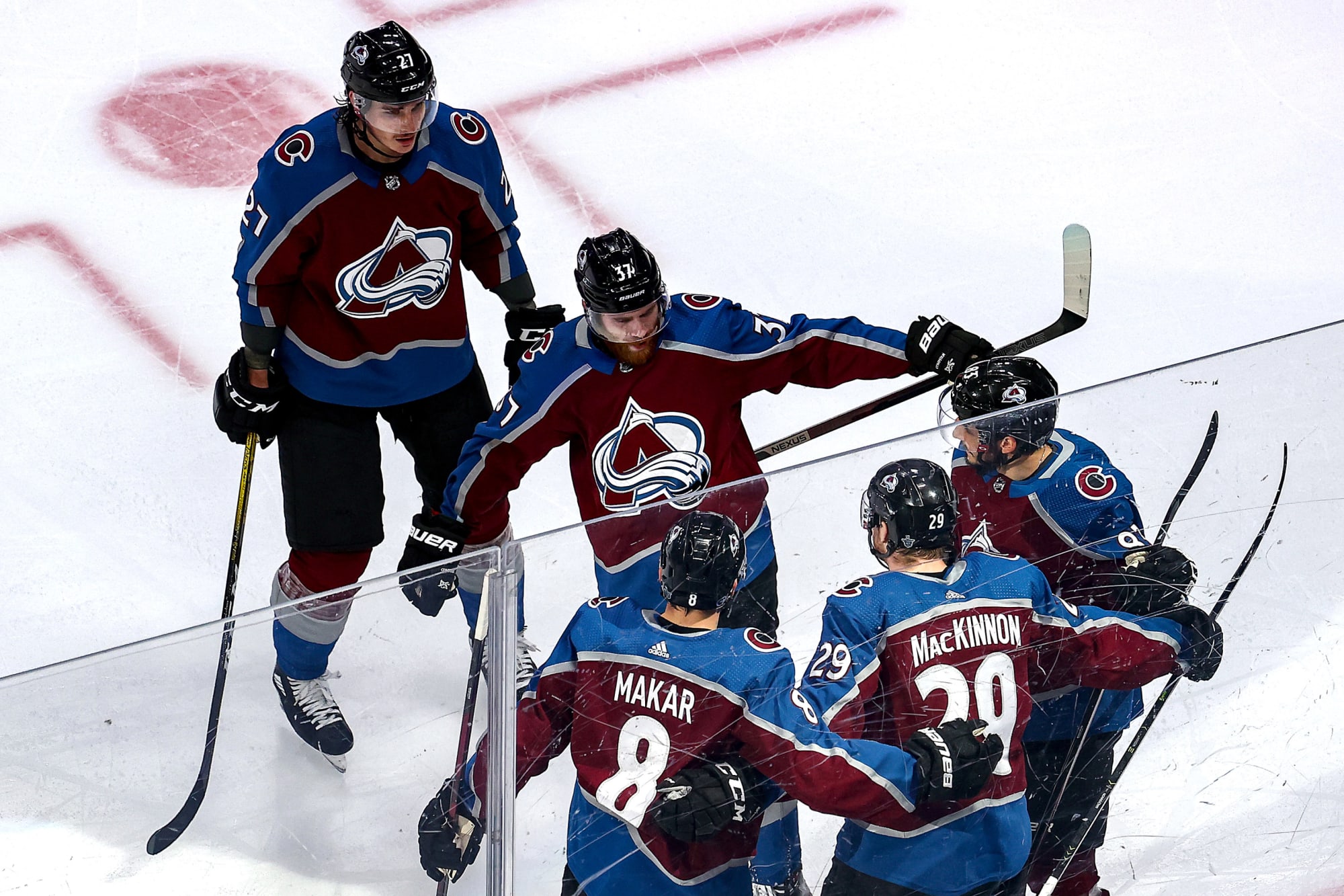 Colorado Avalanche score five goals in the first period to win Game 5