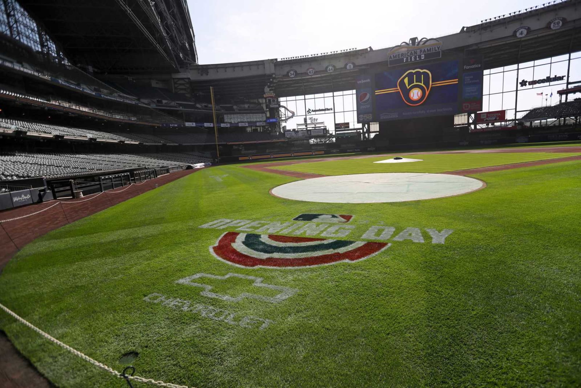 Milwaukee Brewers depth chart at each position heading into 2022