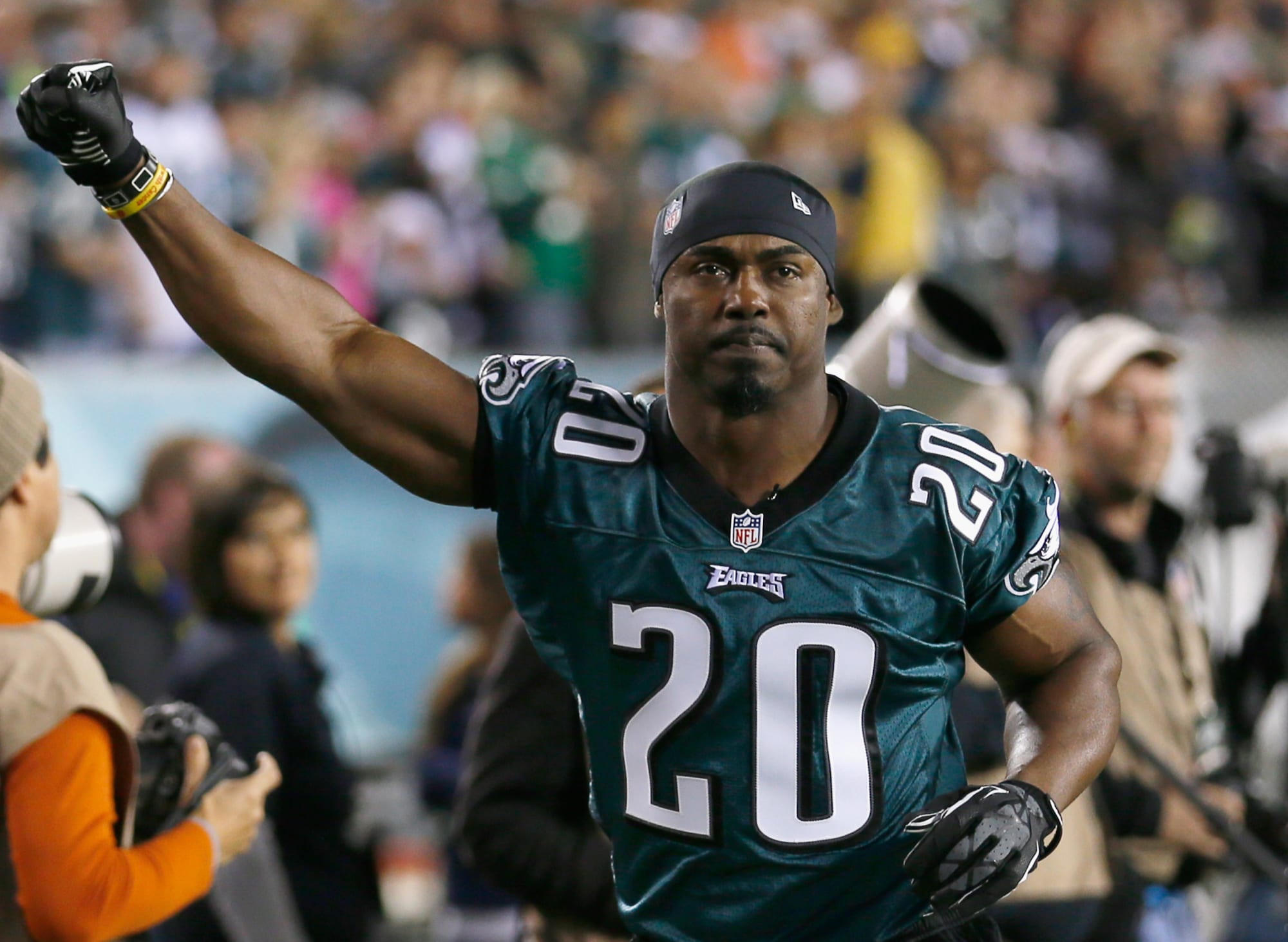 Philadelphia Eagles Brian Dawkins continues to be inspiration during HOF