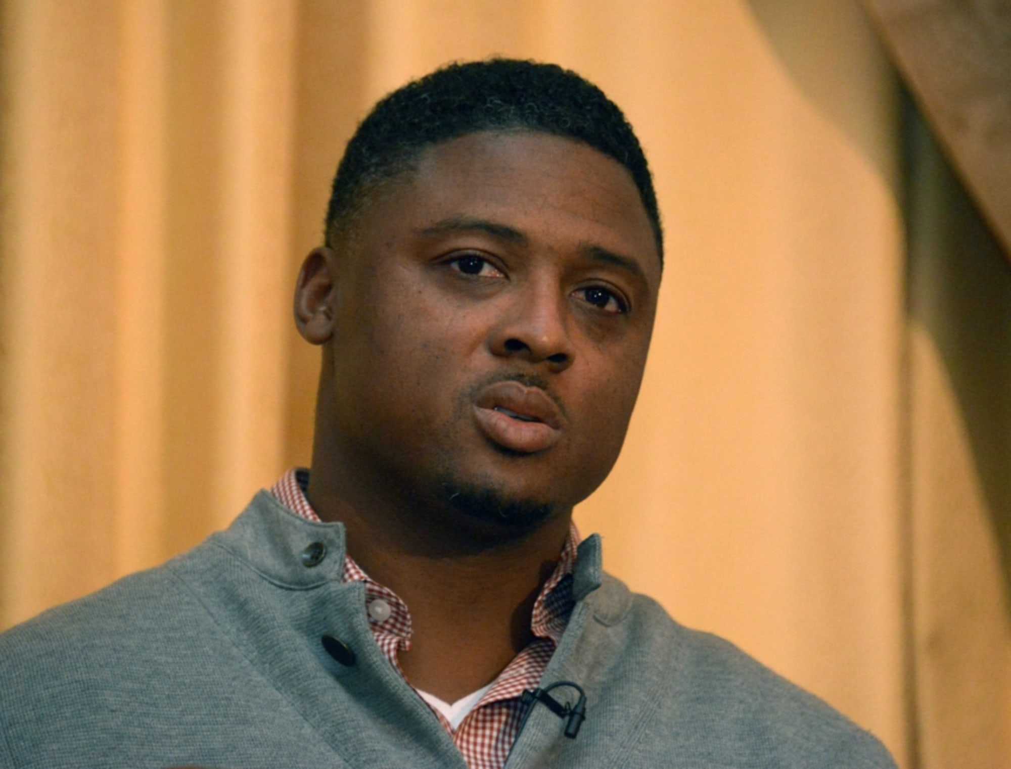 Former RB Warrick Dunn Gives Back To Moms