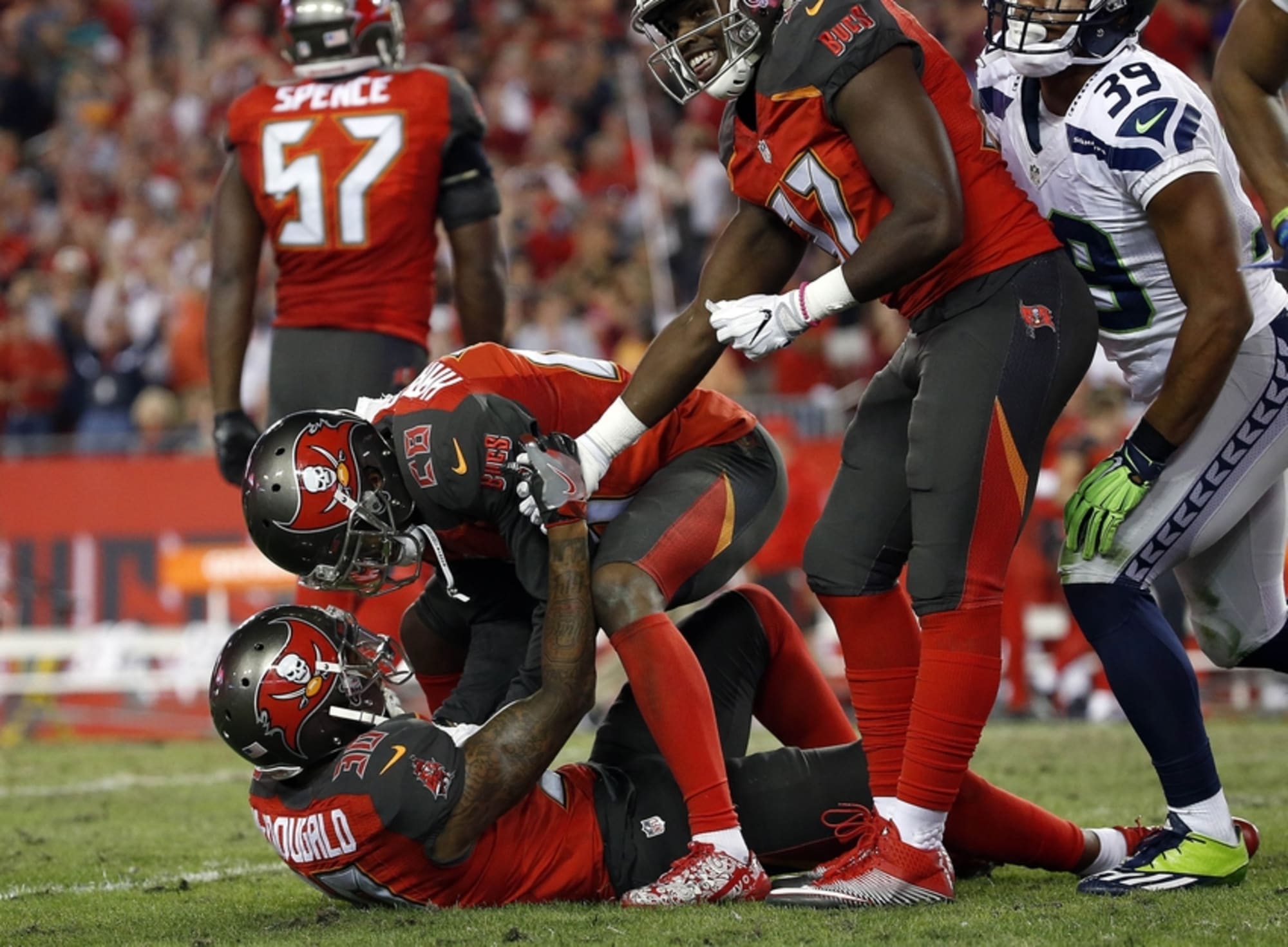 Buccaneers Defense Is Firing On All Cylinders At The Perfect Time