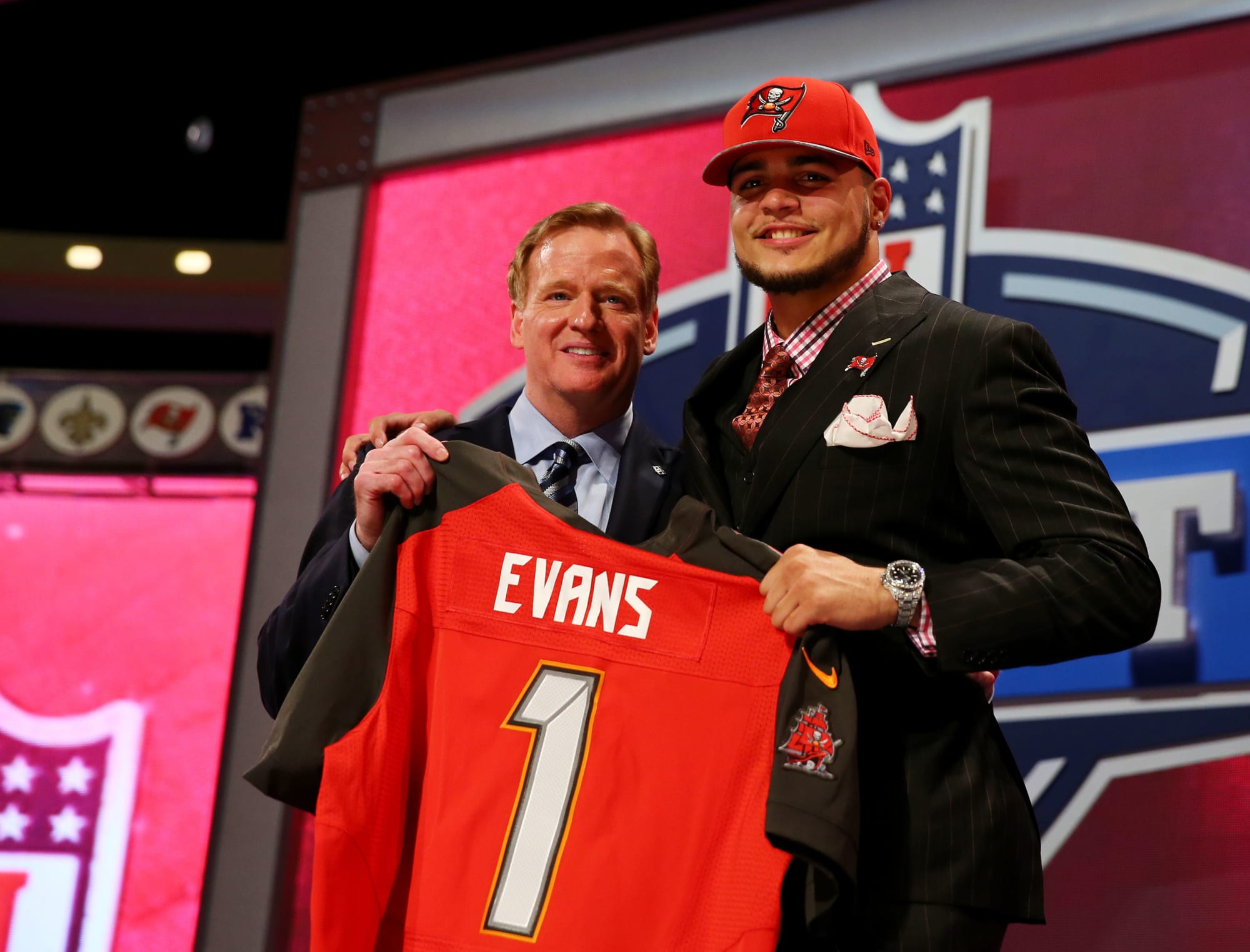 Tampa Bay Buccaneers: Looking back at the number seven pick