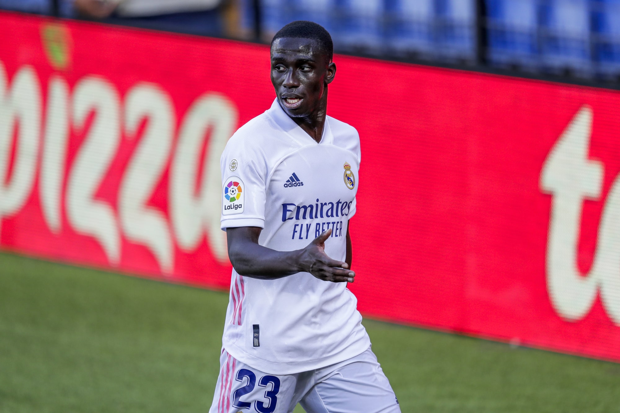  Ferland Mendy, wearing a white Real Madrid jersey with the number 23, is playing in a soccer match.