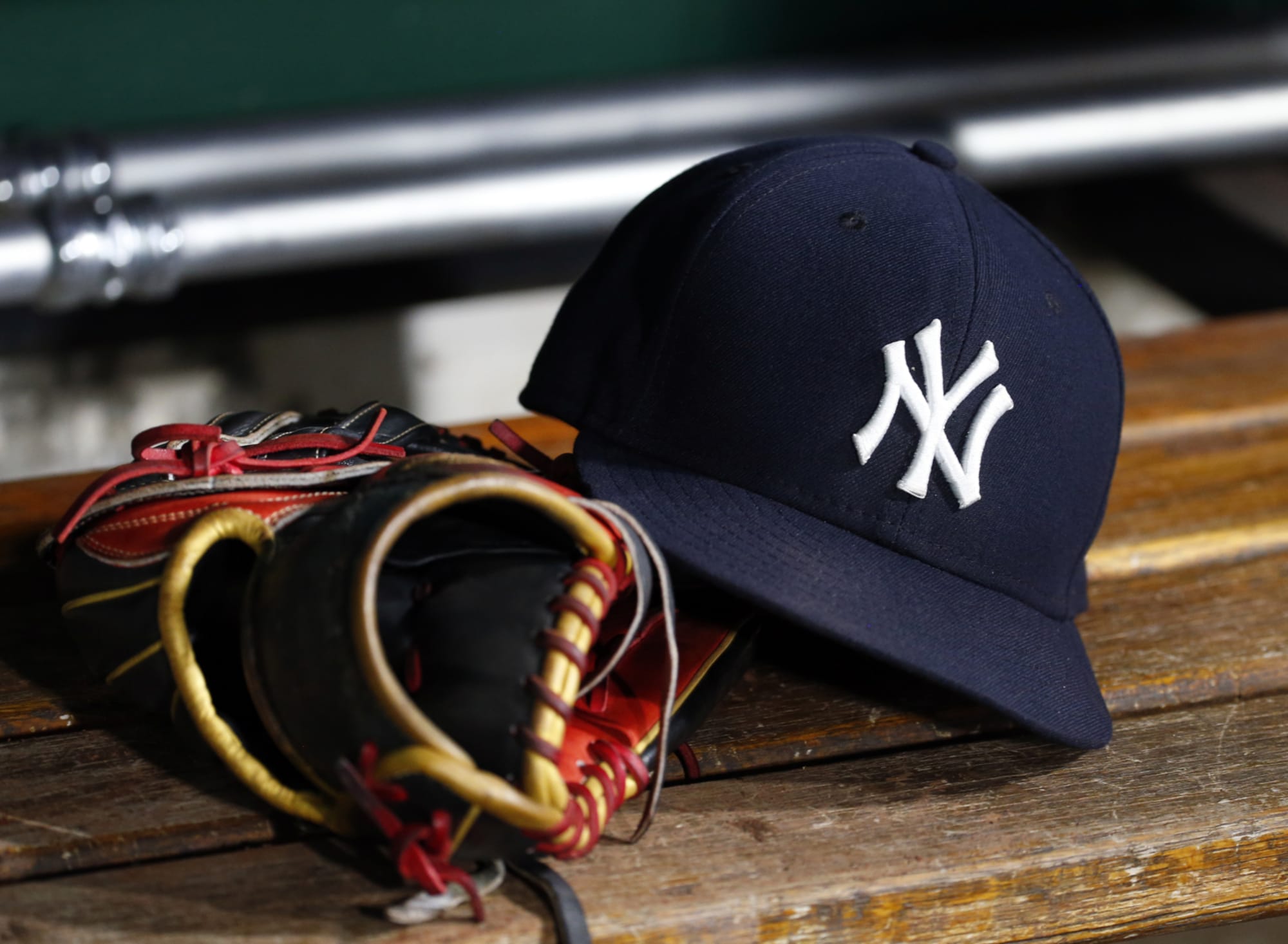 Yankees swipe intriguing minor-league FA lefty flamethrower from Braves ...