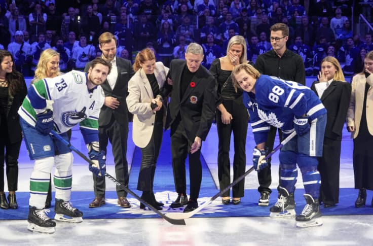 Toronto Maple Leafs - Borje Salming and his family went to check