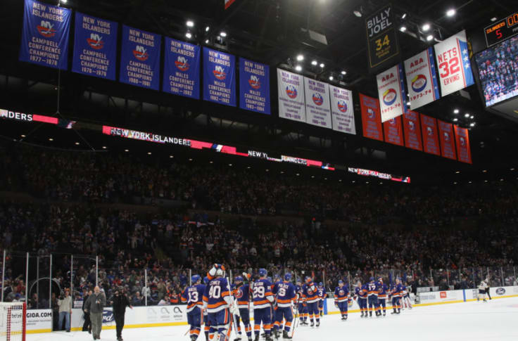 New York Islanders Game 2 Feeding Off The Fan S Frenzy