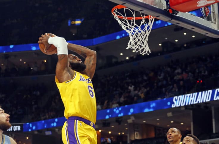 LeBron James: Lakers debut features dunks, highlights team's weakness