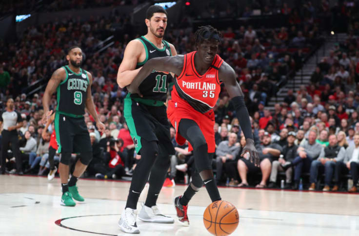 Wenyen Gabriel exits game vs. Mavs with sprained left ankle, listed as  day-to-day - BVM Sports